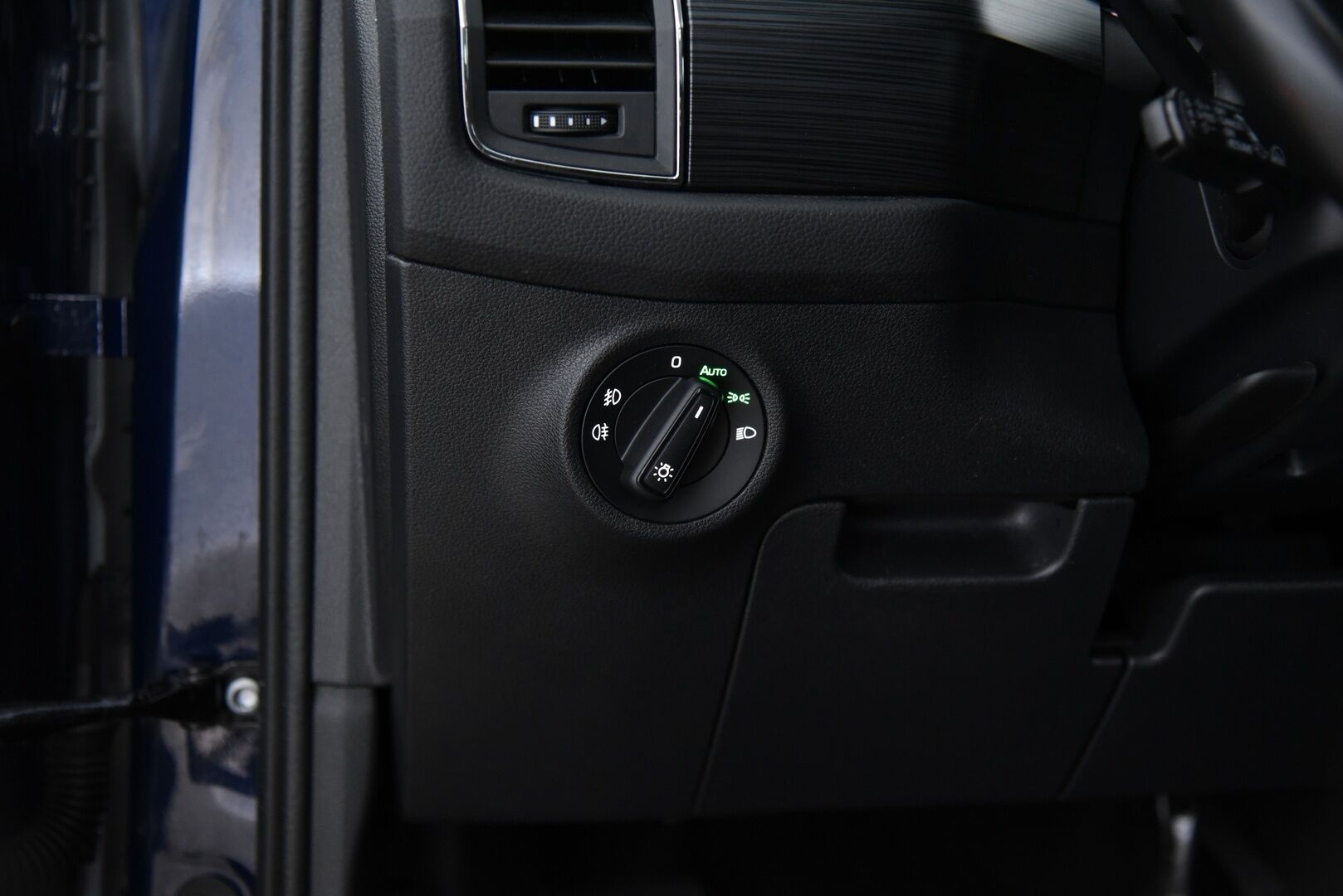 Skoda Kodiaq 2018 2,0 TDI 150 4x4 Ambition DSG Autom. / Adapt. vak. / Webasto / Vetokoukku / P-Kamera / LED / Keyless - Suomi-Auto / Lämmitettävä tuulilasi / Kaukovaloautomatiikka