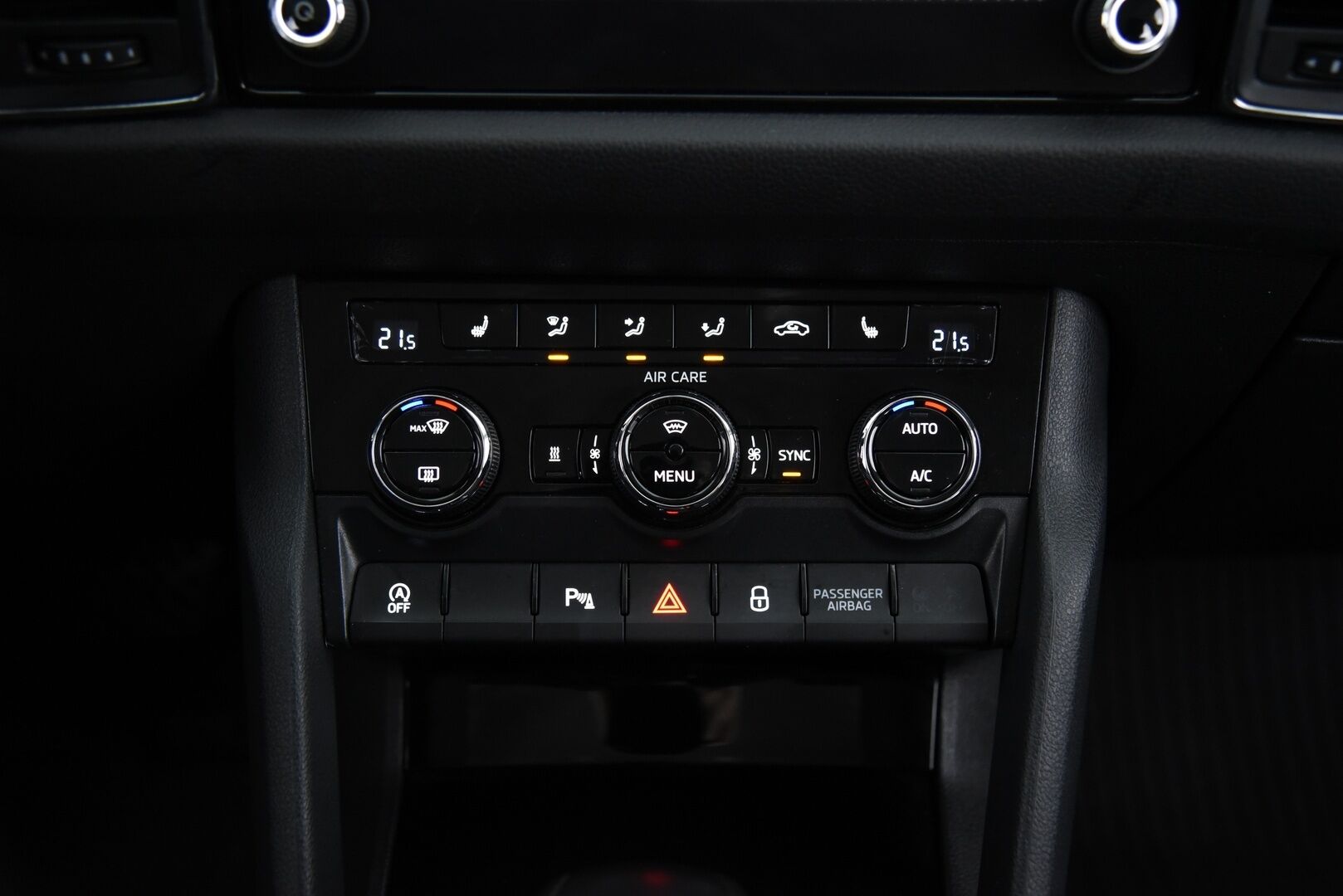 Skoda Kodiaq 2018 2,0 TDI 150 4x4 Ambition DSG Autom. / Adapt. vak. / Webasto / Vetokoukku / P-Kamera / LED / Keyless - Suomi-Auto / Lämmitettävä tuulilasi / Kaukovaloautomatiikka