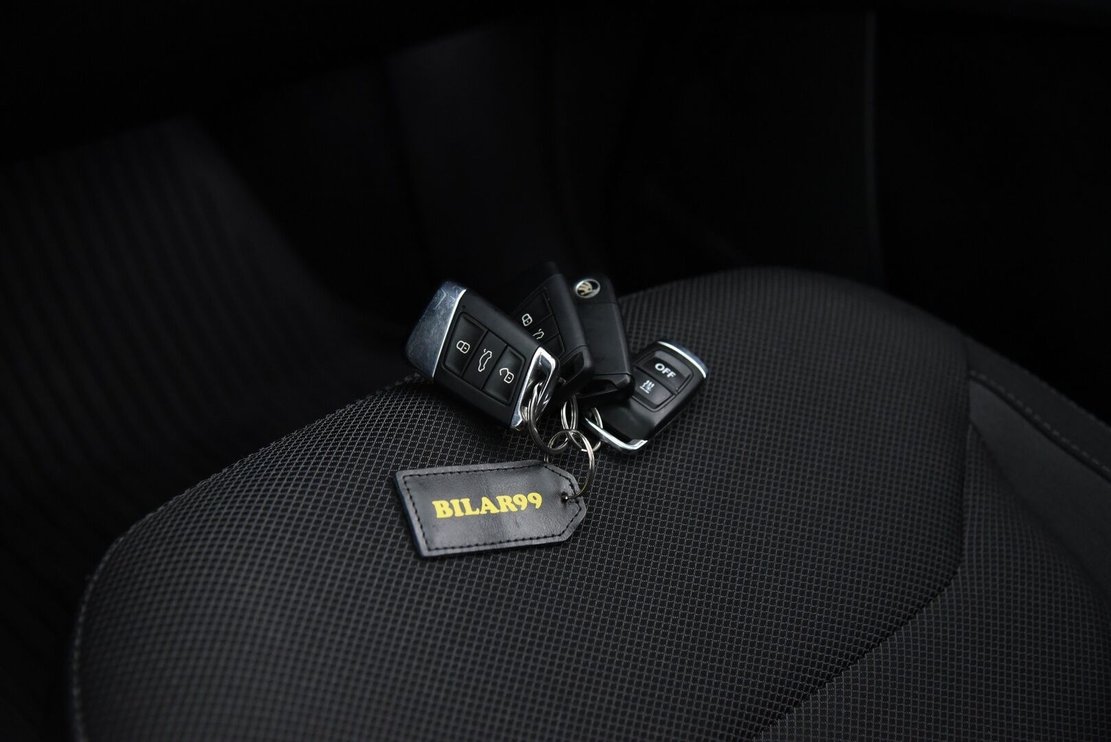 Skoda Kodiaq 2018 2,0 TDI 150 4x4 Ambition DSG Autom. / Adapt. vak. / Webasto / Vetokoukku / P-Kamera / LED / Keyless - Suomi-Auto / Lämmitettävä tuulilasi / Kaukovaloautomatiikka