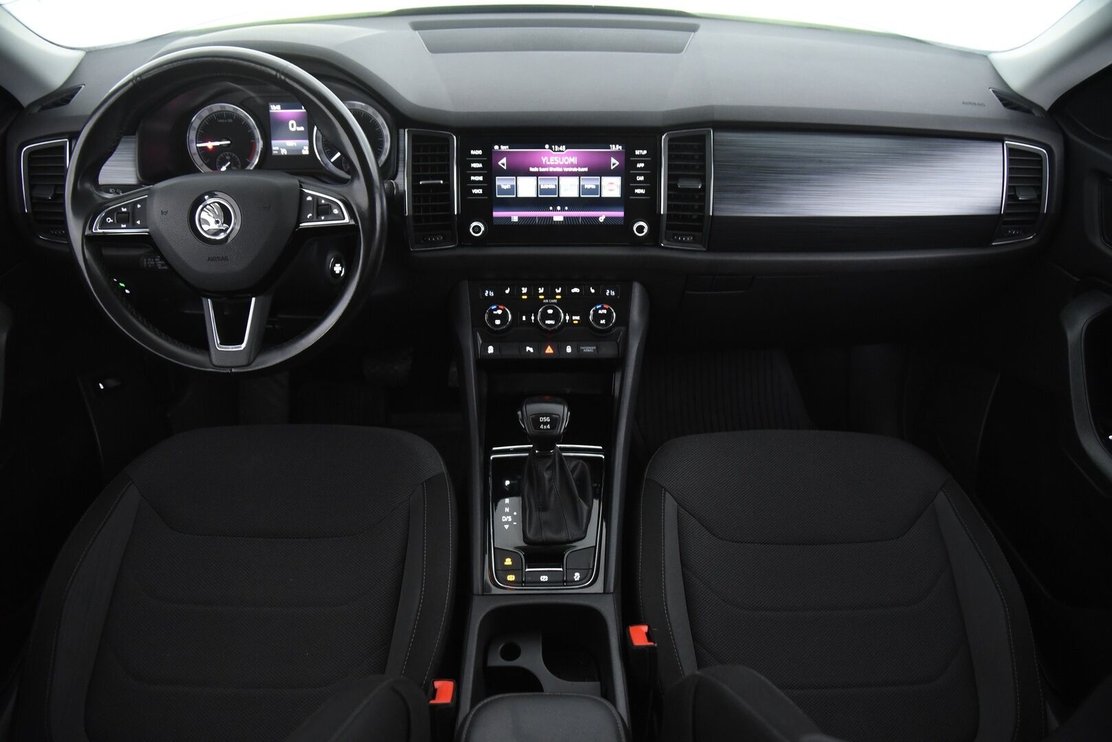 Skoda Kodiaq 2018 2,0 TDI 150 4x4 Ambition DSG Autom. / Adapt. vak. / Webasto / Vetokoukku / P-Kamera / LED / Keyless - Suomi-Auto / Lämmitettävä tuulilasi / Kaukovaloautomatiikka