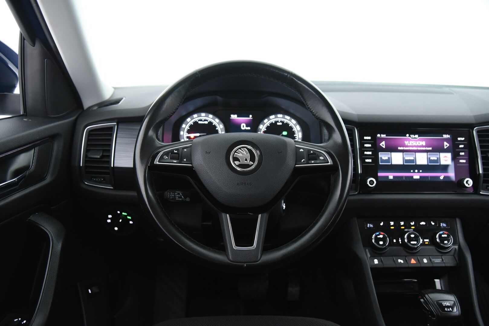 Skoda Kodiaq 2018 2,0 TDI 150 4x4 Ambition DSG Autom. / Adapt. vak. / Webasto / Vetokoukku / P-Kamera / LED / Keyless - Suomi-Auto / Lämmitettävä tuulilasi / Kaukovaloautomatiikka