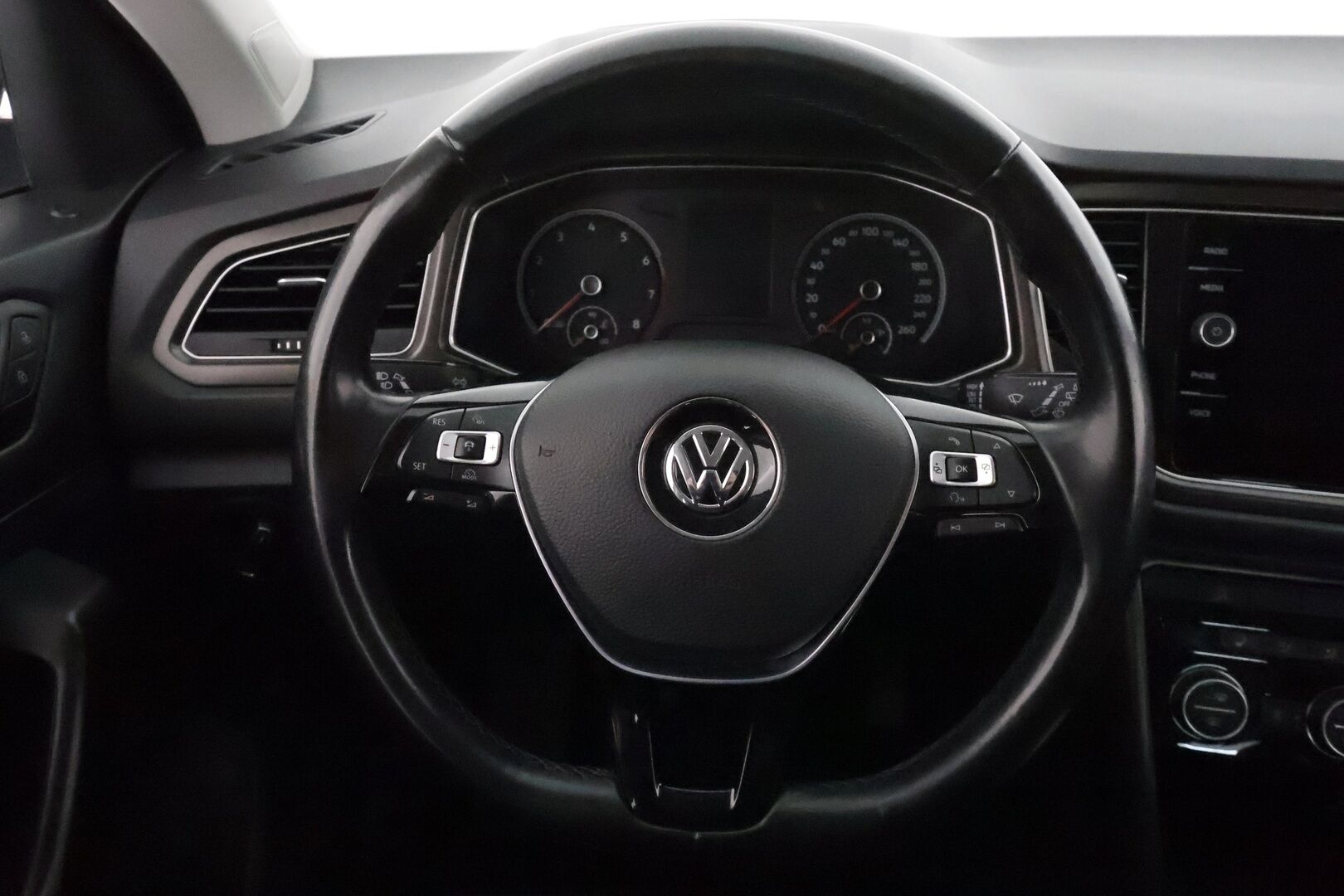Volkswagen T-Roc 2018 Style 1,0 TSI 85 kW **Webasto / Koukku / Adapt.Vakkari / LED-valot / P.Kamera / Kaistavahti / Apple&Android** - Suomi-auto / Kahdet Renkaat