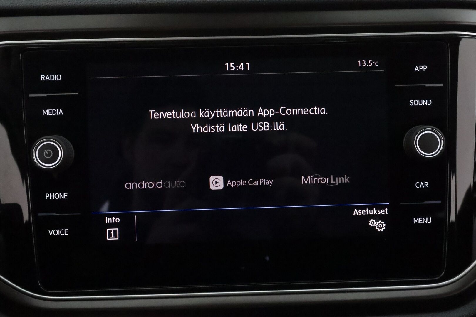 Volkswagen T-Roc 2018 Style 1,0 TSI 85 kW **Webasto / Koukku / Adapt.Vakkari / LED-valot / P.Kamera / Kaistavahti / Apple&Android** - Suomi-auto / Kahdet Renkaat