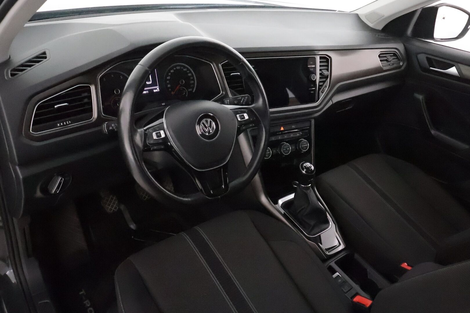 Volkswagen T-Roc 2018 Style 1,0 TSI 85 kW **Webasto / Koukku / Adapt.Vakkari / LED-valot / P.Kamera / Kaistavahti / Apple&Android** - Suomi-auto / Kahdet Renkaat