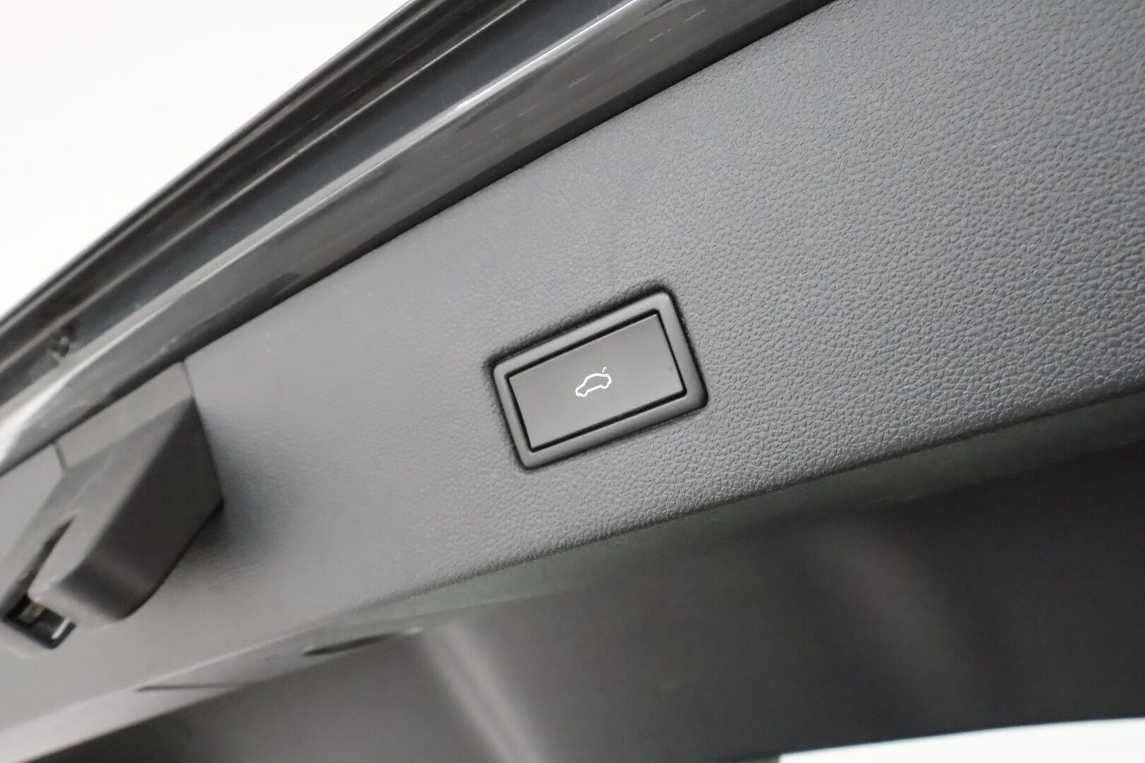 Volkswagen T-Roc 2018 Style 1,0 TSI 85 kW **Webasto / Koukku / Adapt.Vakkari / LED-valot / P.Kamera / Kaistavahti / Apple&Android** - Suomi-auto / Kahdet Renkaat