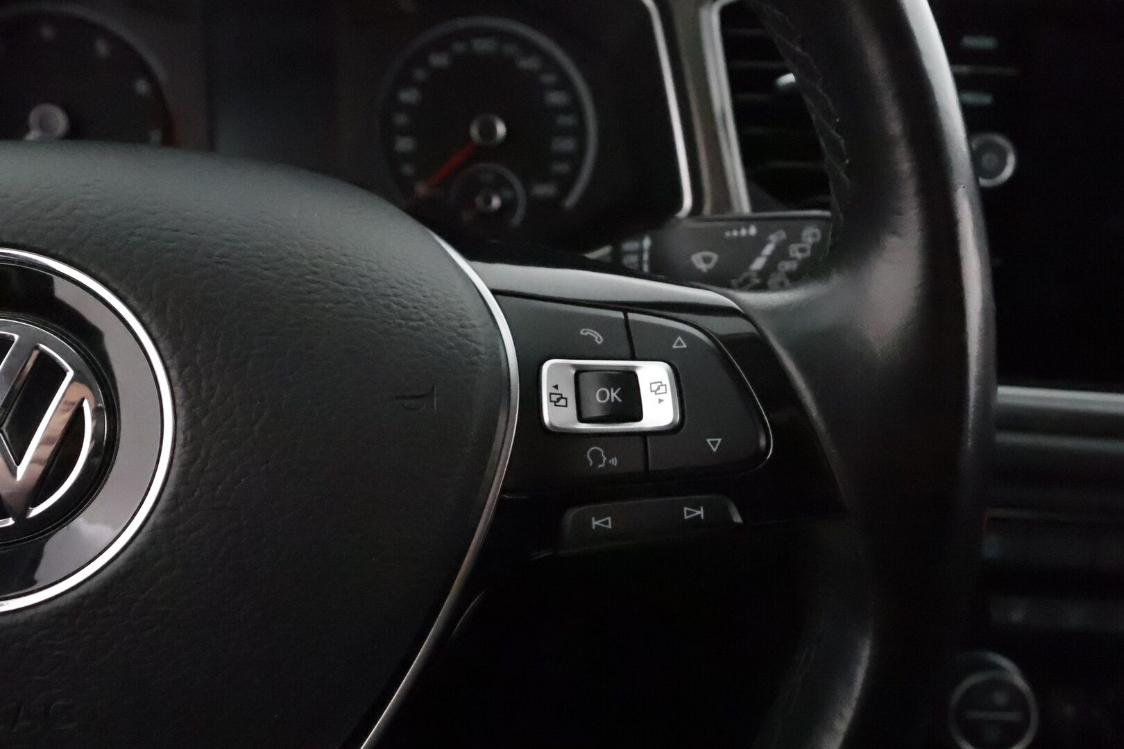 Volkswagen T-Roc 2018 Style 1,0 TSI 85 kW **Webasto / Koukku / Adapt.Vakkari / LED-valot / P.Kamera / Kaistavahti / Apple&Android** - Suomi-auto / Kahdet Renkaat / 2x Avain / 2x Renkaat 