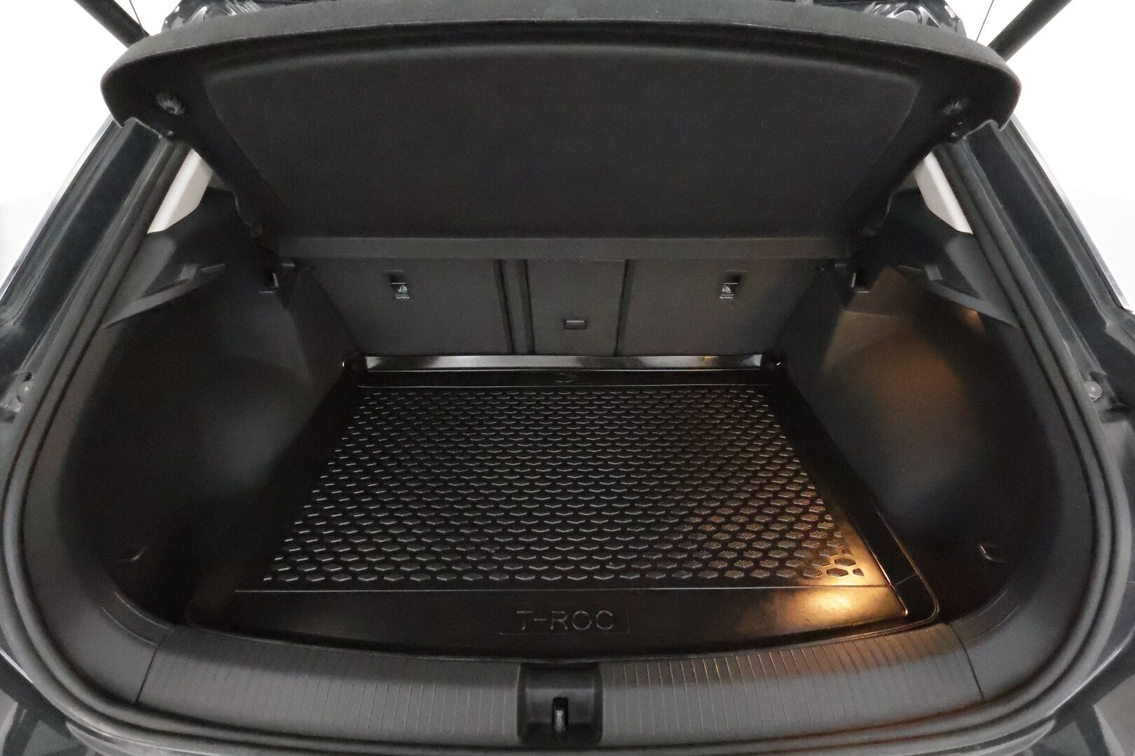 Volkswagen T-Roc 2018 Style 1,0 TSI 85 kW **Webasto / Koukku / Adapt.Vakkari / LED-valot / P.Kamera / Kaistavahti / Apple&Android** - Suomi-auto / Kahdet Renkaat