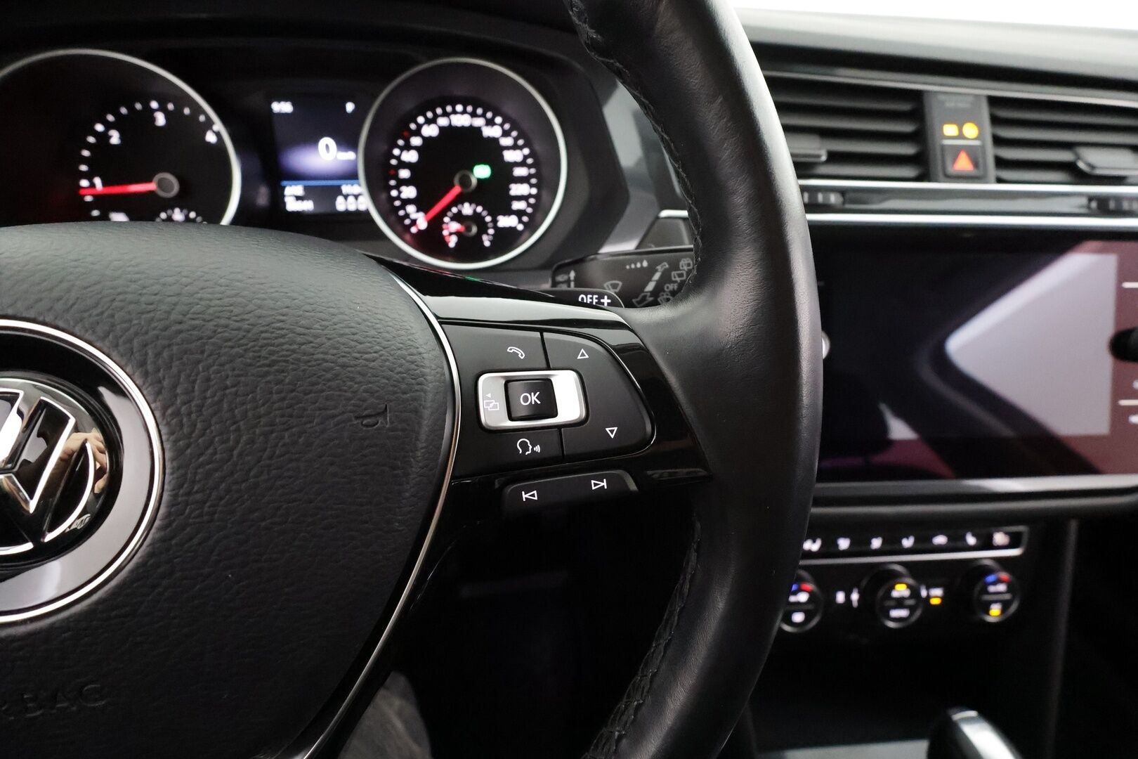 Volkswagen Tiguan Allspace 2019 Comfortline 2,0 TDI SCR 110 kW 4MOTION DSG  * ACC / P.kamera / Adapt.LED / Navi / Webasto / Koukku * - 1.Om Suomi-auto / Kahdet renkaat aluvanteilla