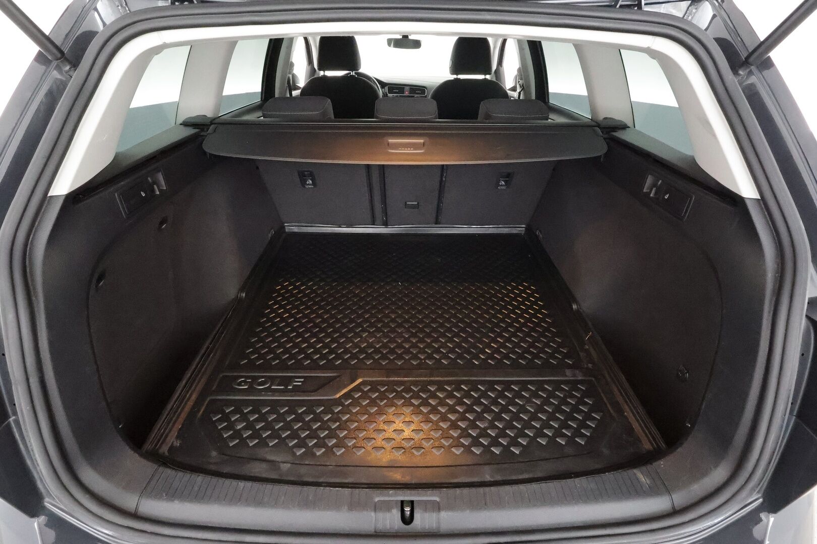 Volkswagen Golf 2018 Variant Highline 1,6 TDI 85 kW (115 hv) DSG * ACC / Webasto / LED / P.Kamera / Apple&Android / Keyless * - Suomi-auto / Kahdet Renkaat