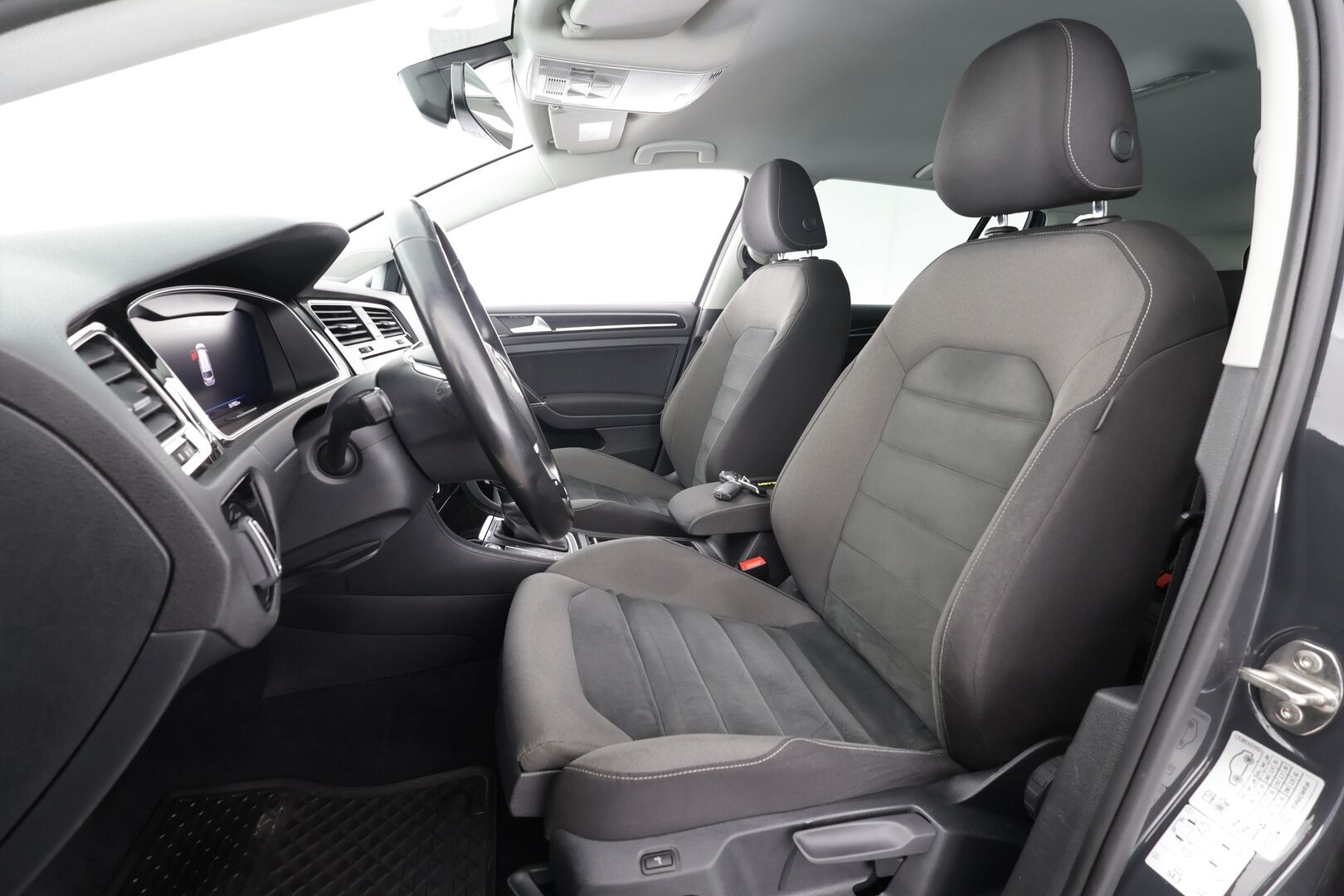 Volkswagen Golf 2018 Variant Highline 1,6 TDI 85 kW (115 hv) DSG * ACC / Webasto / LED / P.Kamera / Apple&Android / Keyless * - Suomi-auto / Kahdet Renkaat