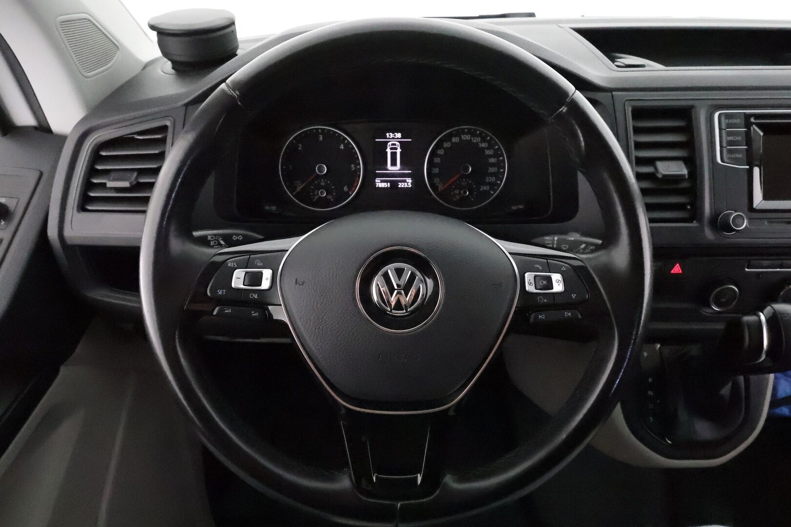 Volkswagen Transporter 2018 2,0 TDI 110 kW 4Motion DSG *Vakkari / Webasto / LED / P.tutka / Koukku / Bluetooth* - 3,99 % KORKOTARJOUS TÄHÄN AUTOON 28.9. ASTI! - 1.Om Suomi-auto 