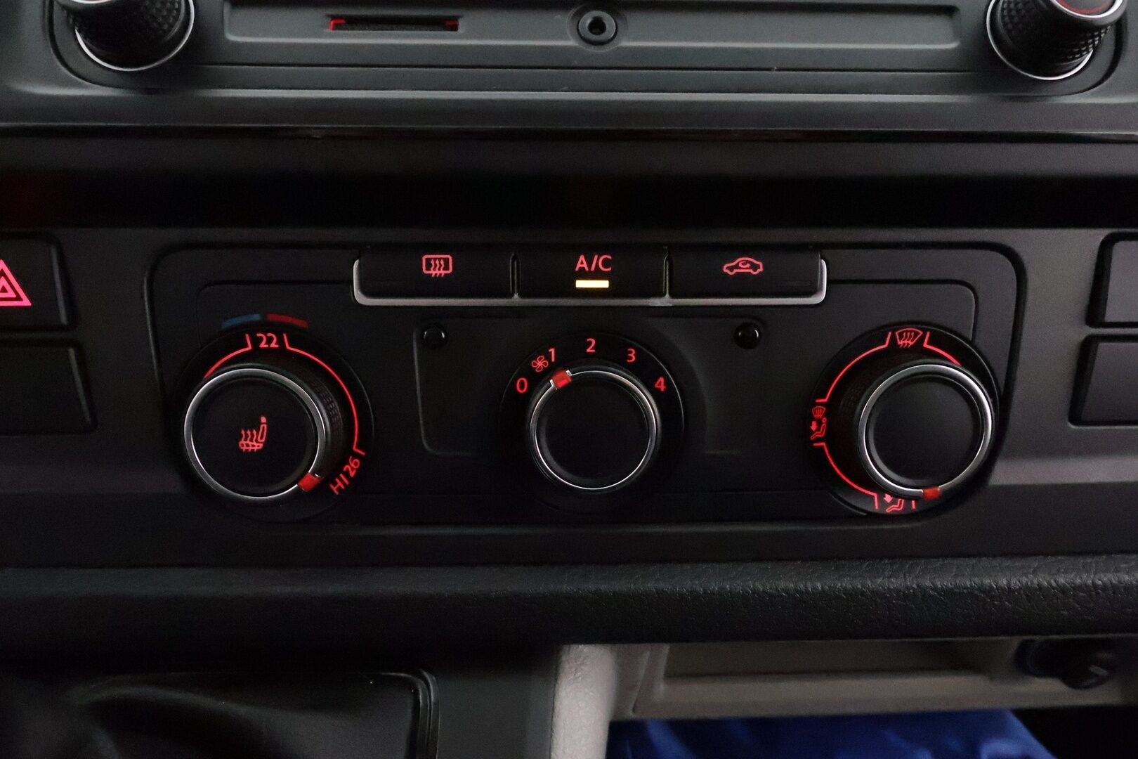 Volkswagen Transporter 2018 2,0 TDI 110 kW 4Motion DSG *Vakkari / Webasto / LED / P.tutka / Koukku / Bluetooth* - 3,99 % KORKOTARJOUS TÄHÄN AUTOON 28.9. ASTI! - 1.Om Suomi-auto 