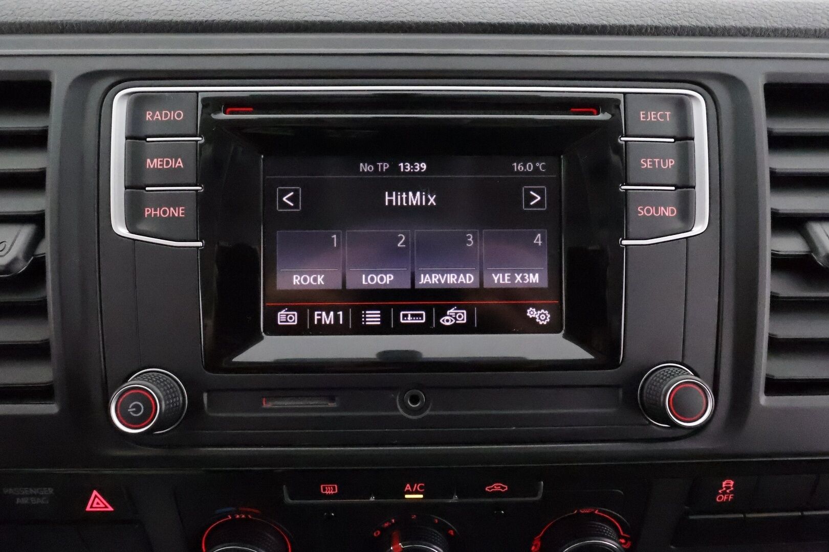 Volkswagen Transporter 2018 2,0 TDI 110 kW 4Motion DSG *Vakkari / Webasto / LED / P.tutka / Koukku / Bluetooth* - 3,99 % KORKOTARJOUS TÄHÄN AUTOON 28.9. ASTI! - 1.Om Suomi-auto 