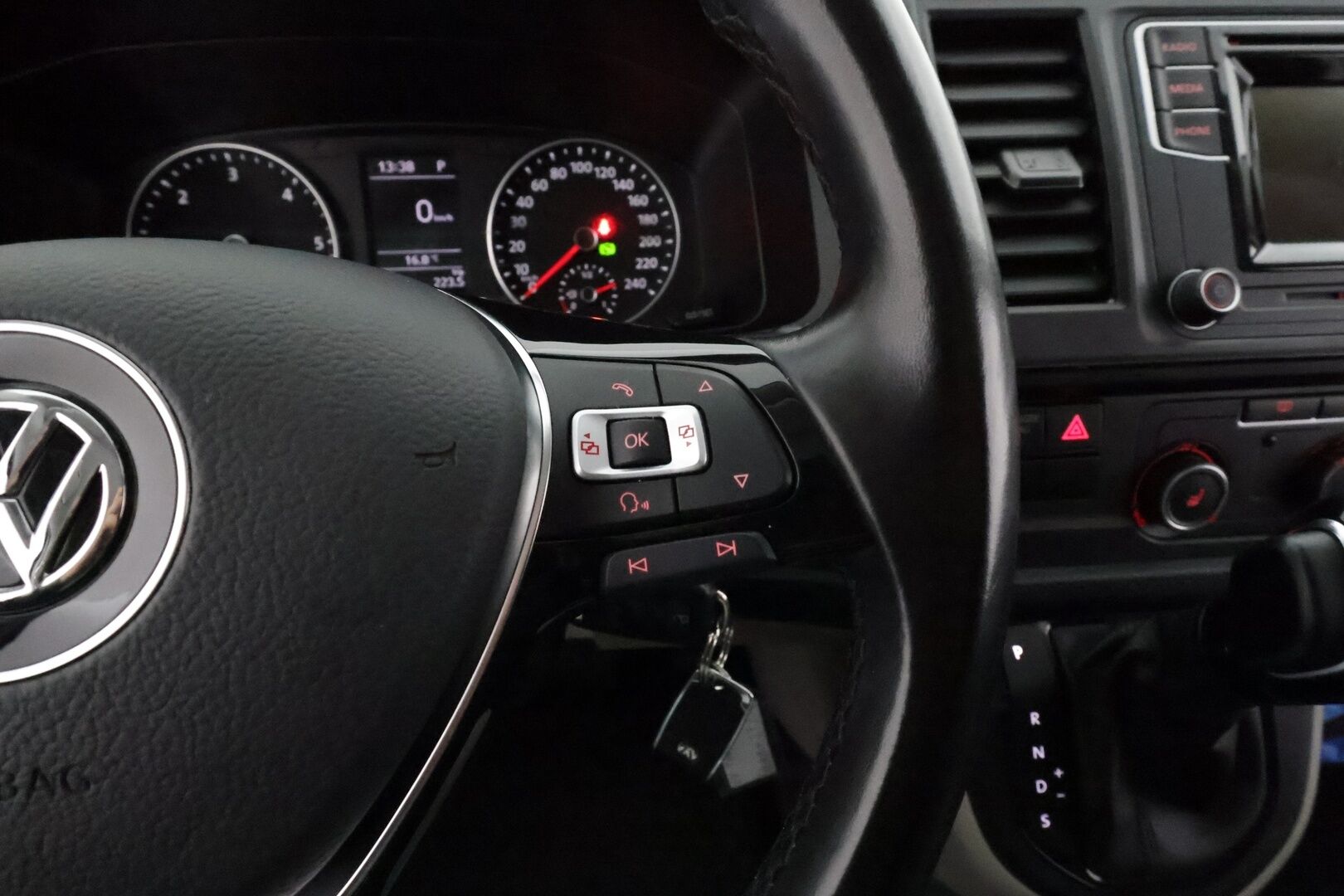 Volkswagen Transporter 2018 2,0 TDI 110 kW 4Motion DSG *Vakkari / Webasto / LED / P.tutka / Koukku / Bluetooth* - 3,99 % KORKOTARJOUS TÄHÄN AUTOON 28.9. ASTI! - 1.Om Suomi-auto 