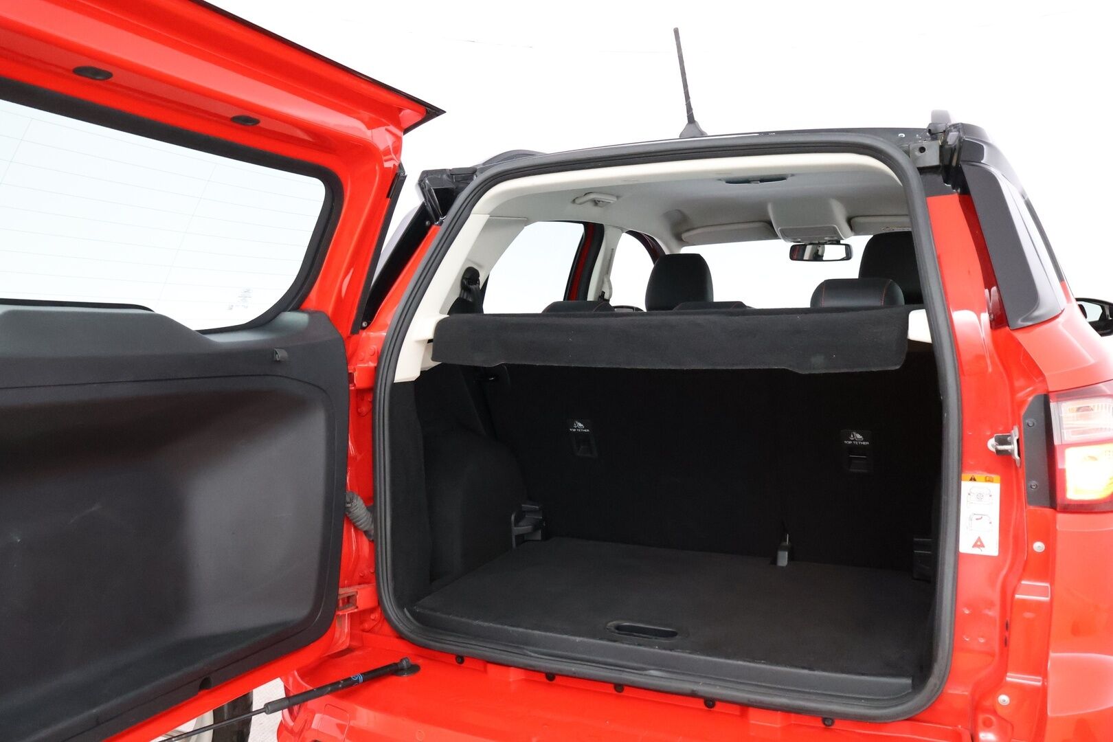 Ford Ecosport 2019 1,0 EcoBoost 125hv A6 ST-Line 5-ovinen * Nahka-Alcantara / Lämpölasi / Lohko&Sisäpistoke / Vakkari / Peruutustutkat - 2OM Suomiauto / Jakopää juuri tehty! - HULLUT BLACKWEEK JATKOT - KORKOTARJOUS 2,49%