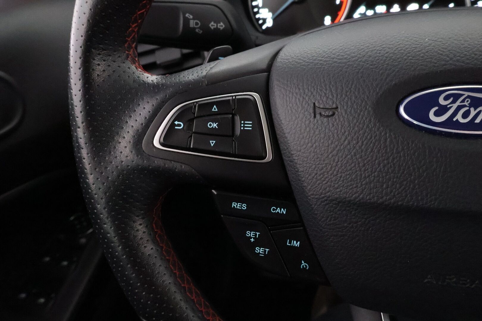 Ford Ecosport 2019 1,0 EcoBoost 125hv A6 ST-Line 5-ovinen * Nahka-Alcantara / Lämpölasi / Lohko&Sisäpistoke / Vakkari / Peruutustutkat - 2OM Suomiauto / Jakopää juuri tehty! - HULLUT BLACKWEEK JATKOT - KORKOTARJOUS 2,49%