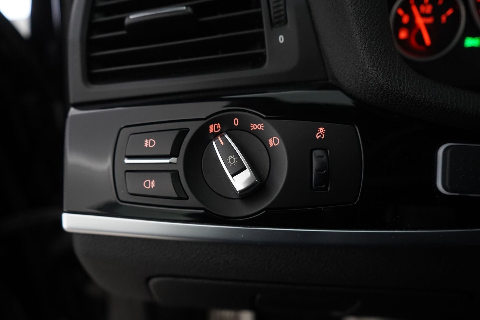 BMW X3 2015 F25 xDrive30d M Sport Business A *Webasto / S. Koukku / Sporttipenkit / S. Luukku / Tutkat* - KATSO KAMPANJAHINTA! / Myydään juuri huollettuna / Kahdet OEM vanteet / M Sport ulko- ja sisäpaketti - HULLUT BLACKWEEK JATKOT - KORKOTARJOUS 2,49%