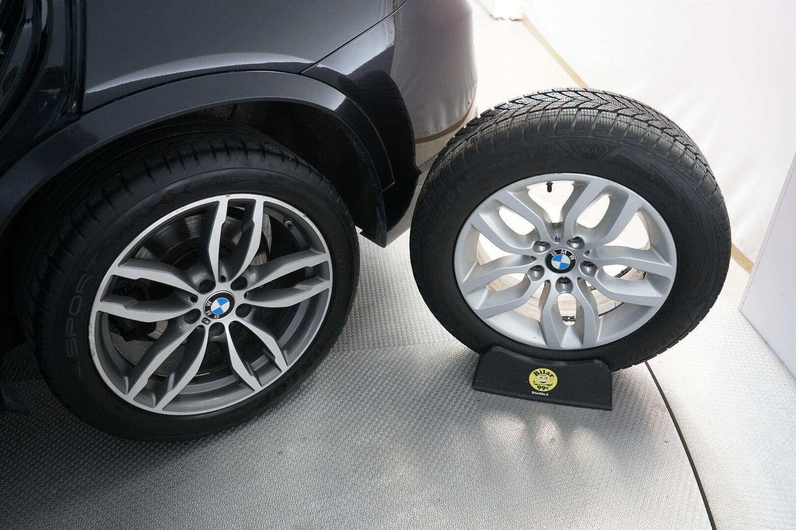 BMW X3 2015 F25 xDrive30d M Sport Business A *Webasto / S. Koukku / Sporttipenkit / S. Luukku / Tutkat* - Myydään juuri huollettuna / Kahdet OEM vanteet / M Sport ulko- ja sisäpaketti