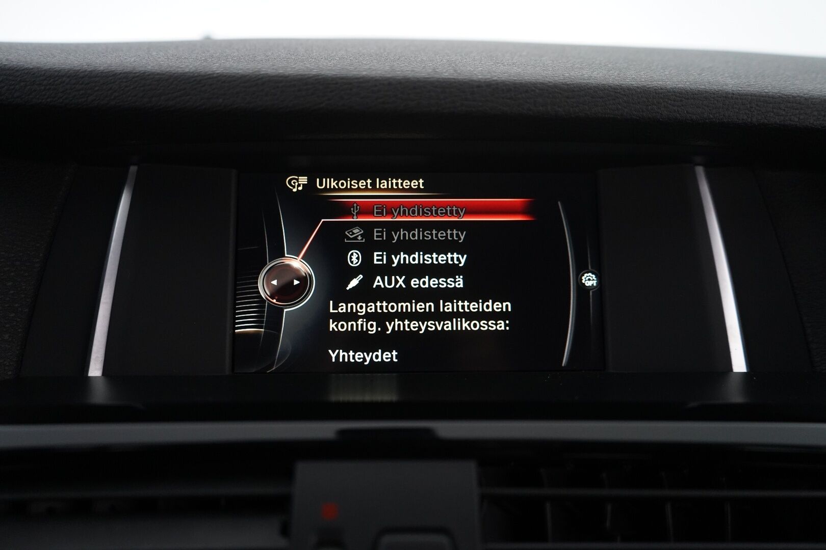 BMW X3 2015 F25 xDrive30d M Sport Business A *Webasto / S. Koukku / Sporttipenkit / S. Luukku / Tutkat* - KATSO KAMPANJAHINTA! / Myydään juuri huollettuna / Kahdet OEM vanteet / M Sport ulko- ja sisäpaketti - HULLUT BLACKWEEK JATKOT - KORKOTARJOUS 2,49%