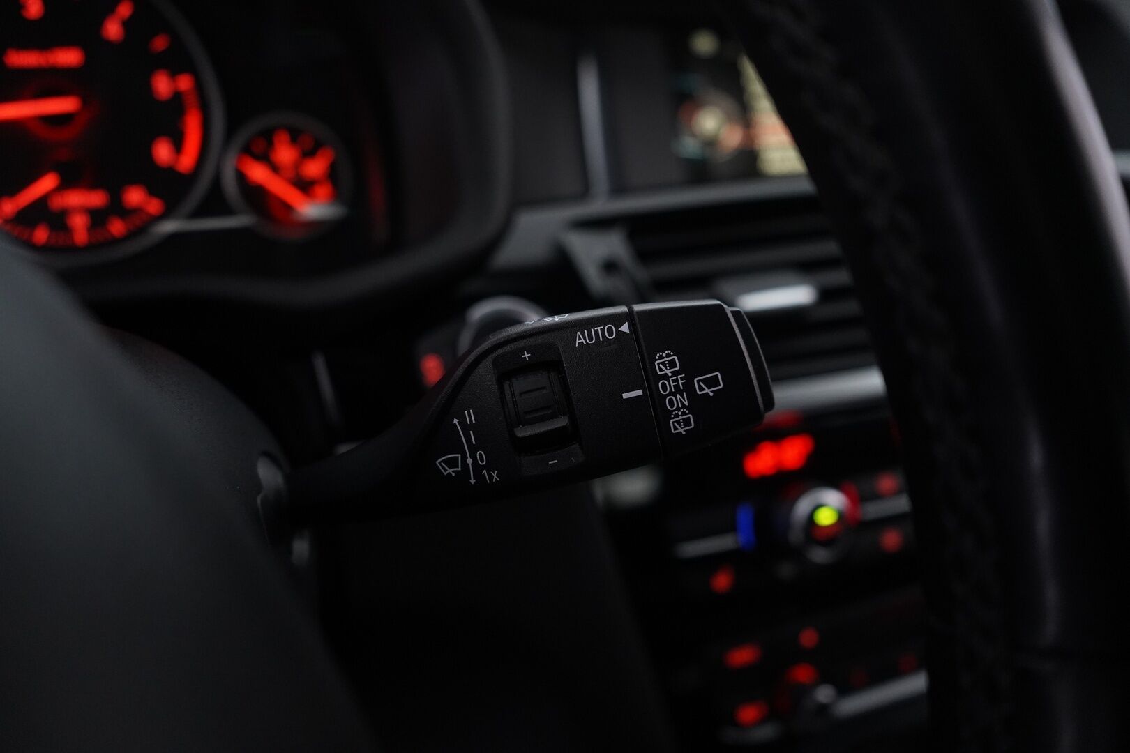 BMW X3 2015 F25 xDrive30d M Sport Business A *Webasto / S. Koukku / Sporttipenkit / S. Luukku / Tutkat* - KATSO KAMPANJAHINTA! / Myydään juuri huollettuna / Kahdet OEM vanteet / M Sport ulko- ja sisäpaketti - HULLUT BLACKWEEK JATKOT - KORKOTARJOUS 2,49%