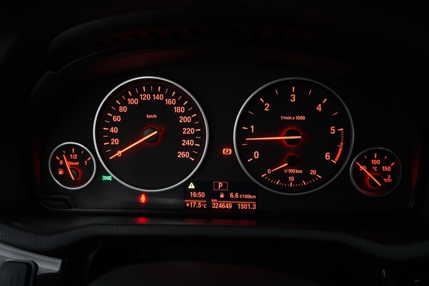 BMW X3 2015 F25 xDrive30d M Sport Business A *Webasto / S. Koukku / Sporttipenkit / S. Luukku / Tutkat* - KATSO KAMPANJAHINTA! / Myydään juuri huollettuna / Kahdet OEM vanteet / M Sport ulko- ja sisäpaketti - HULLUT BLACKWEEK JATKOT - KORKOTARJOUS 2,49%