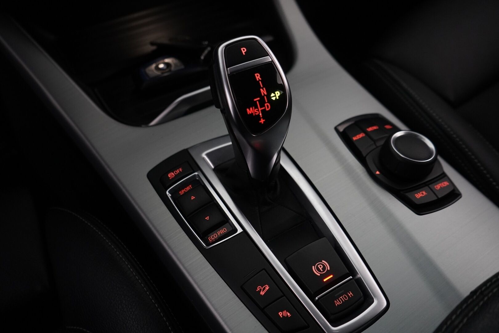 BMW X3 2015 F25 xDrive30d M Sport Business A *Webasto / S. Koukku / Sporttipenkit / S. Luukku / Tutkat* - KATSO KAMPANJAHINTA! / Myydään juuri huollettuna / Kahdet OEM vanteet / M Sport ulko- ja sisäpaketti - HULLUT BLACKWEEK JATKOT - KORKOTARJOUS 2,49%