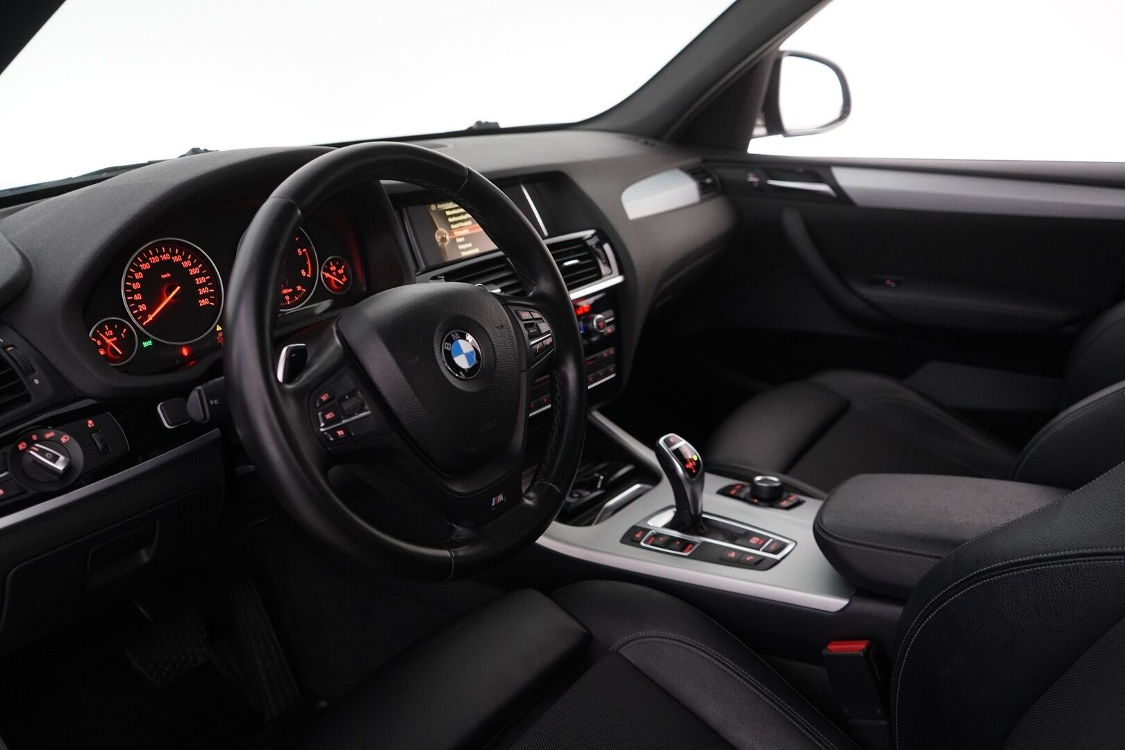 BMW X3 2015 F25 xDrive30d M Sport Business A *Webasto / S. Koukku / Sporttipenkit / S. Luukku / Tutkat* - Myydään juuri huollettuna / Kahdet OEM vanteet / M Sport ulko- ja sisäpaketti
