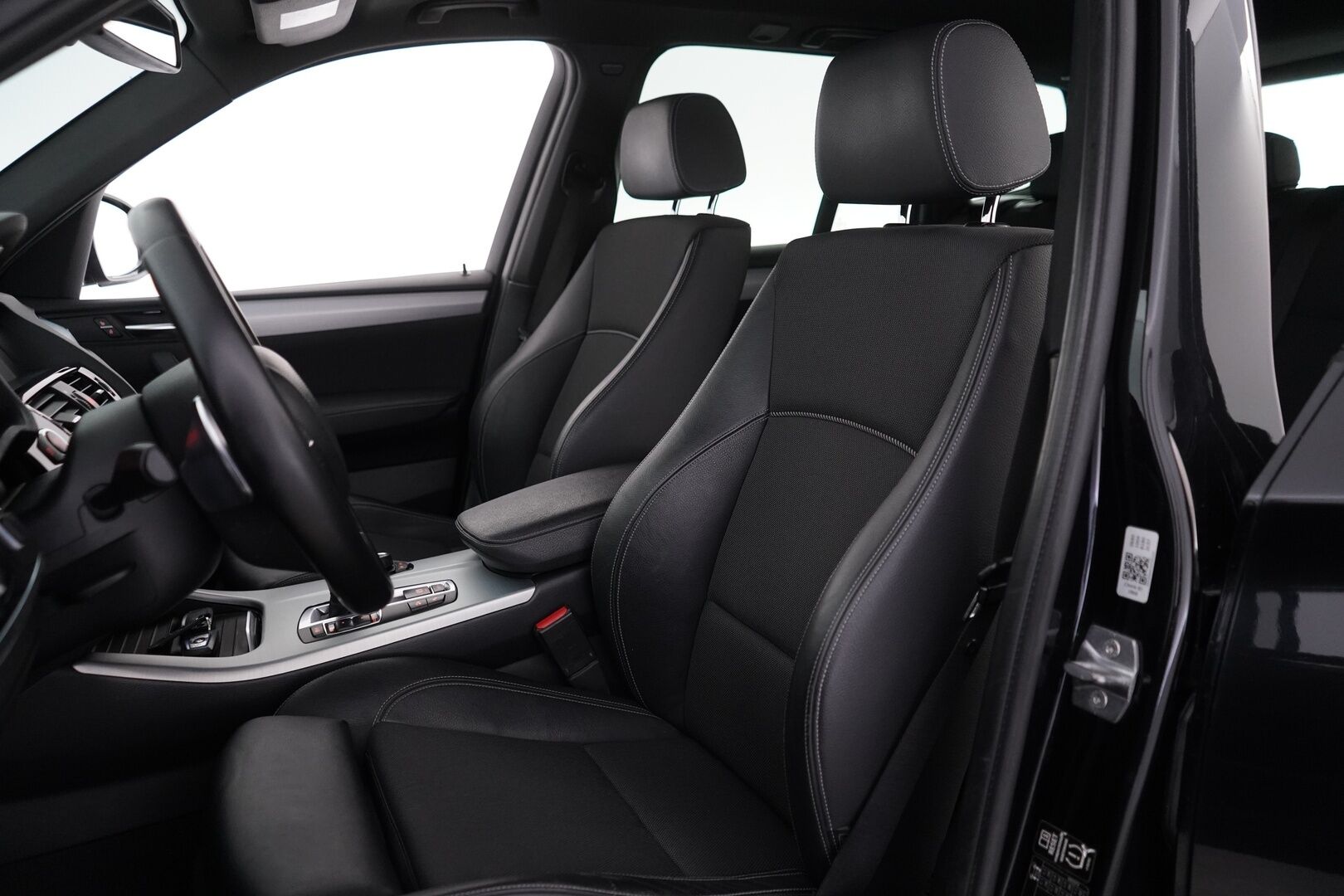 BMW X3 2015 F25 xDrive30d M Sport Business A *Webasto / S. Koukku / Sporttipenkit / S. Luukku / Tutkat* - Myydään juuri huollettuna / Kahdet OEM vanteet / M Sport ulko- ja sisäpaketti