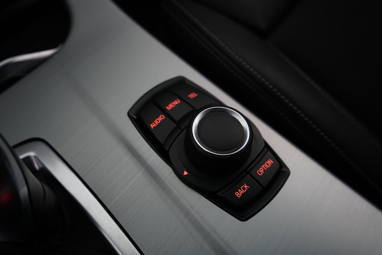 BMW X3 2015 F25 xDrive30d M Sport Business A *Webasto / S. Koukku / Sporttipenkit / S. Luukku / Tutkat* - KATSO KAMPANJAHINTA! / Myydään juuri huollettuna / Kahdet OEM vanteet / M Sport ulko- ja sisäpaketti - HULLUT BLACKWEEK JATKOT - KORKOTARJOUS 2,49%