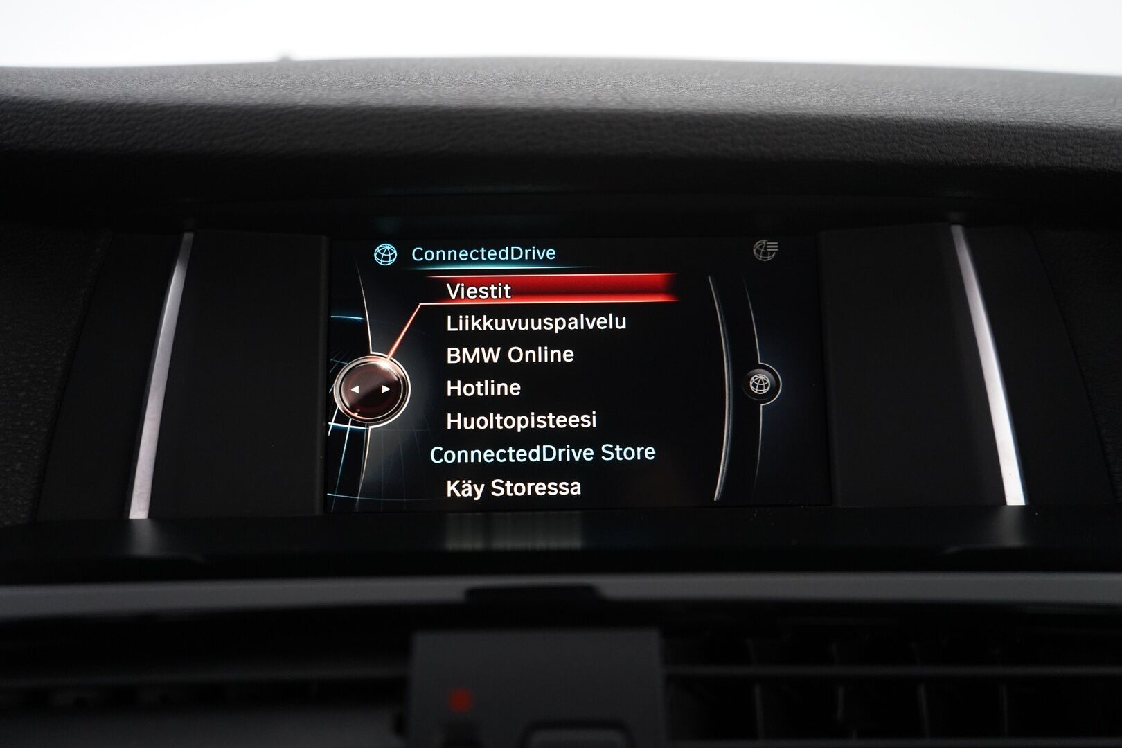 BMW X3 2015 F25 xDrive30d M Sport Business A *Webasto / S. Koukku / Sporttipenkit / S. Luukku / Tutkat* - KATSO KAMPANJAHINTA! / Myydään juuri huollettuna / Kahdet OEM vanteet / M Sport ulko- ja sisäpaketti - HULLUT BLACKWEEK JATKOT - KORKOTARJOUS 2,49%