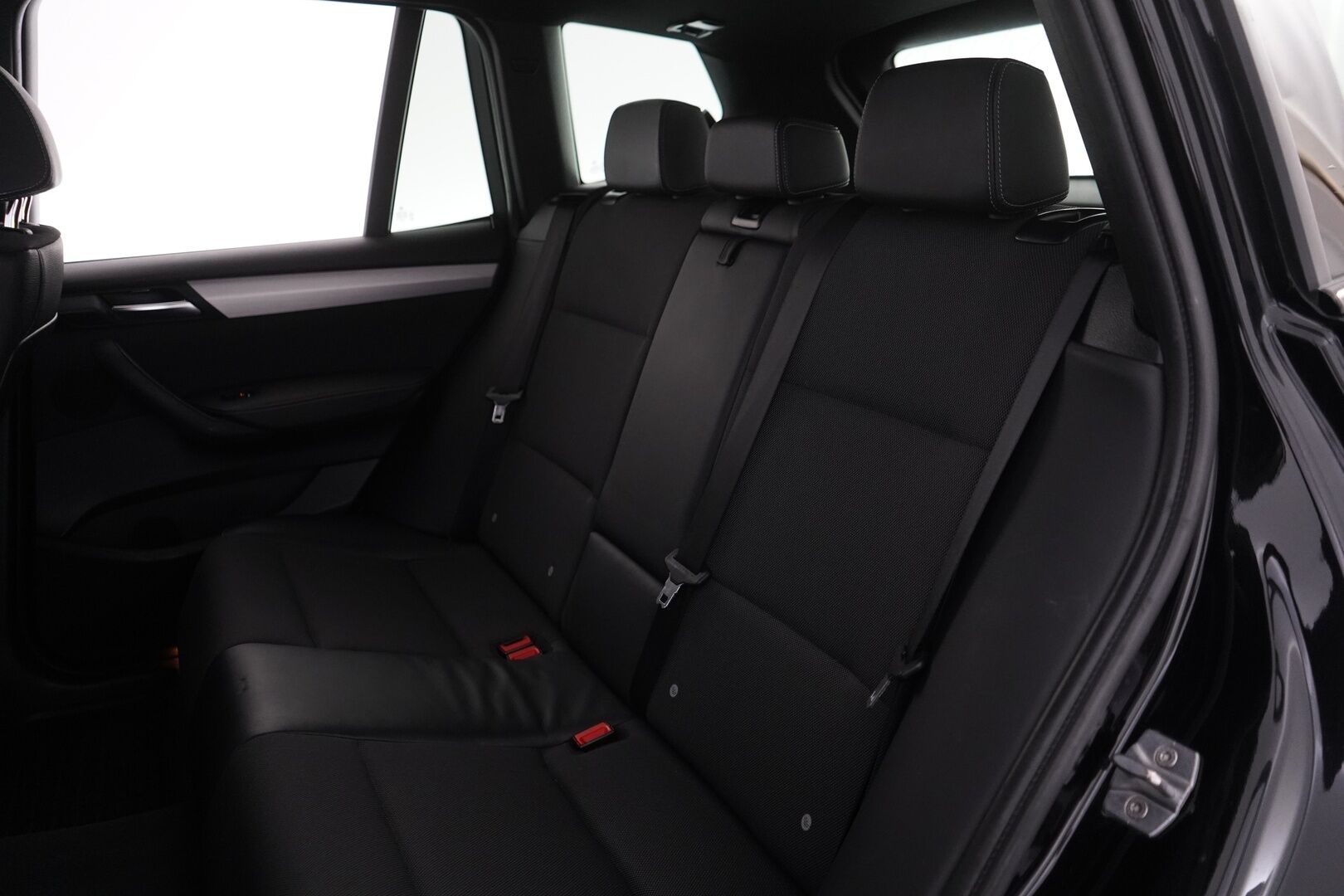 BMW X3 2015 F25 xDrive30d M Sport Business A *Webasto / S. Koukku / Sporttipenkit / S. Luukku / Tutkat* - Myydään juuri huollettuna / Kahdet OEM vanteet / M Sport ulko- ja sisäpaketti