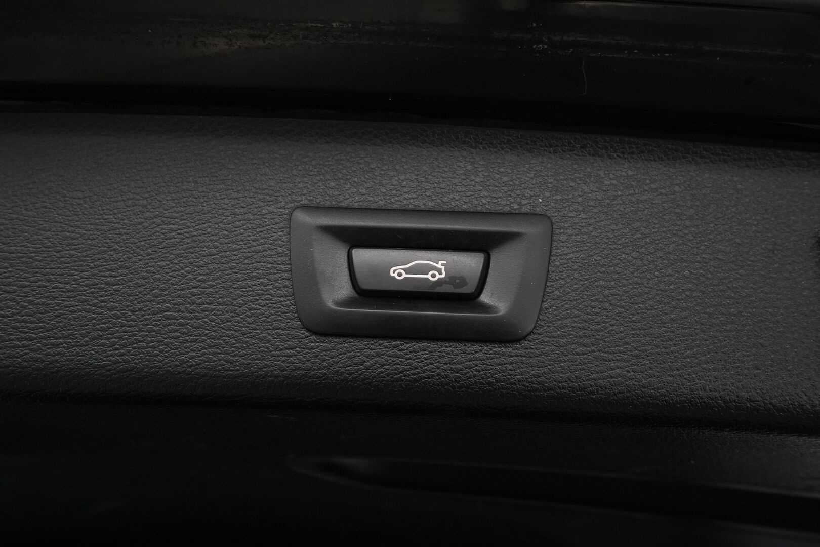 BMW X3 2015 F25 xDrive30d M Sport Business A *Webasto / S. Koukku / Sporttipenkit / S. Luukku / Tutkat* - KATSO KAMPANJAHINTA! / Myydään juuri huollettuna / Kahdet OEM vanteet / M Sport ulko- ja sisäpaketti - HULLUT BLACKWEEK JATKOT - KORKOTARJOUS 2,49%