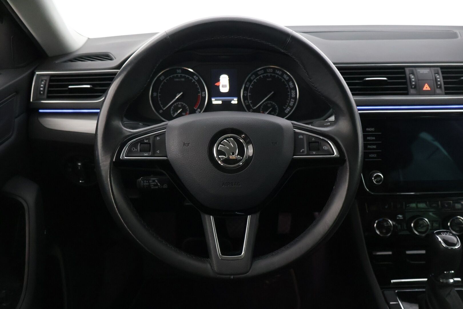 Skoda Superb 2018 2,0 TDI 150 Style BusinessLine DSG Autom. * Adap.vakkari / Webasto / Sähköpenkit / Canton / Keyless  / Kamera * - * Asiallisesti pidetty yksilö kaksilla renkailla! *