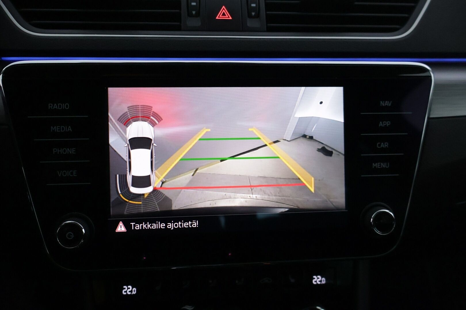 Skoda Superb 2018 2,0 TDI 150 Style BusinessLine DSG Autom. * Adap.vakkari / Webasto / Sähköpenkit / Canton / Keyless  / Kamera * - * Asiallisesti pidetty yksilö kaksilla renkailla! *