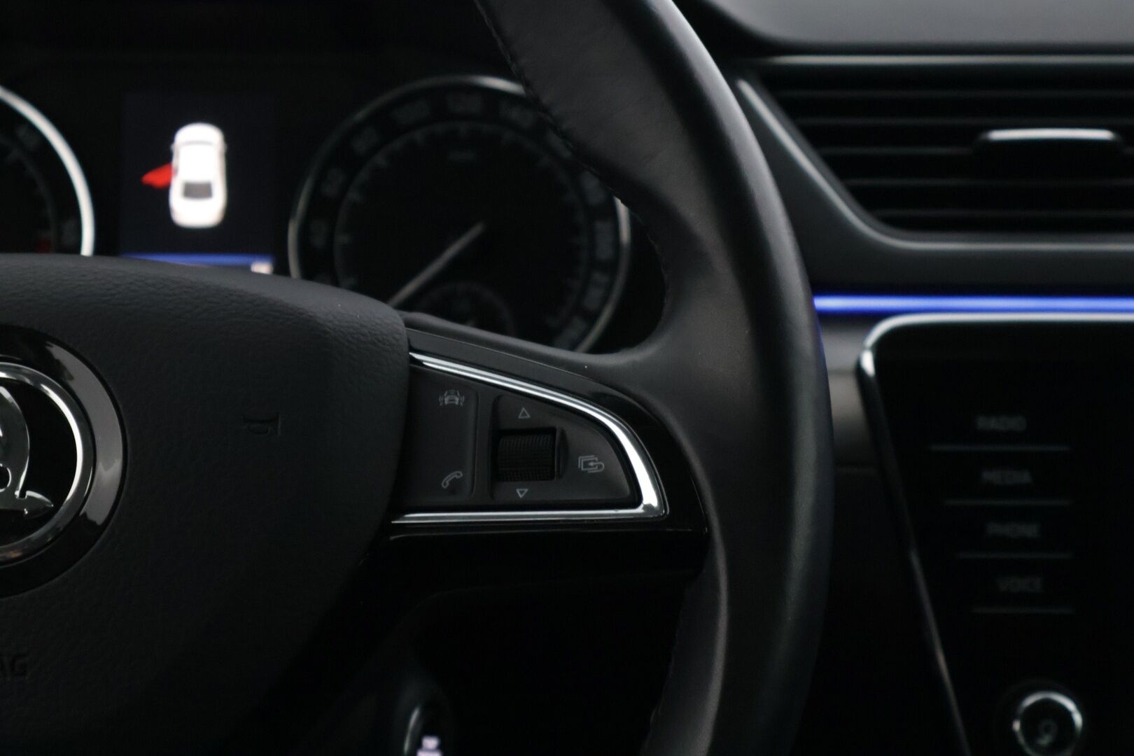 Skoda Superb 2018 2,0 TDI 150 Style BusinessLine DSG Autom. * Adap.vakkari / Webasto / Sähköpenkit / Canton / Keyless  / Kamera * - * Asiallisesti pidetty yksilö kaksilla renkailla! *