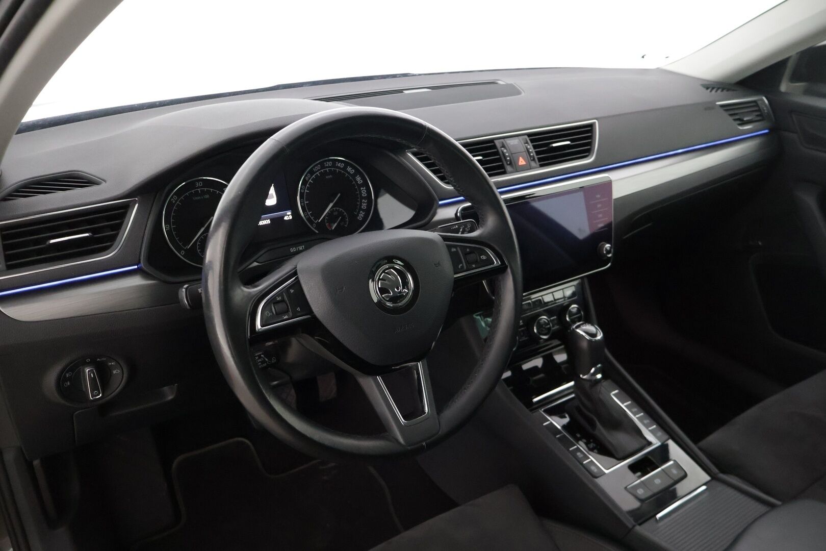 Skoda Superb 2018 2,0 TDI 150 Style BusinessLine DSG Autom. * Adap.vakkari / Webasto / Sähköpenkit / Canton / Keyless  / Kamera * - * Asiallisesti pidetty yksilö kaksilla renkailla! *