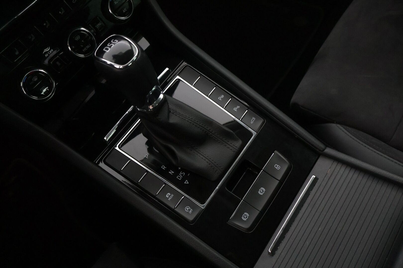 Skoda Superb 2018 2,0 TDI 150 Style BusinessLine DSG Autom. * Adap.vakkari / Webasto / Sähköpenkit / Canton / Keyless  / Kamera * - * Asiallisesti pidetty yksilö kaksilla renkailla! *