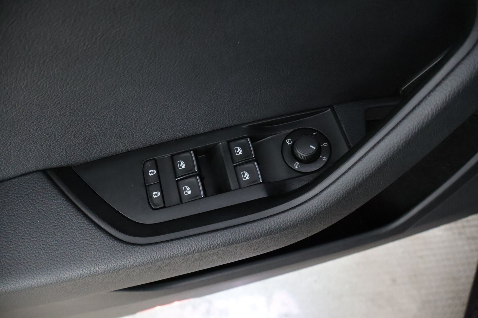 Skoda Superb 2018 2,0 TDI 150 Style BusinessLine DSG Autom. * Adap.vakkari / Webasto / Sähköpenkit / Canton / Keyless  / Kamera * - * Asiallisesti pidetty yksilö kaksilla renkailla! *