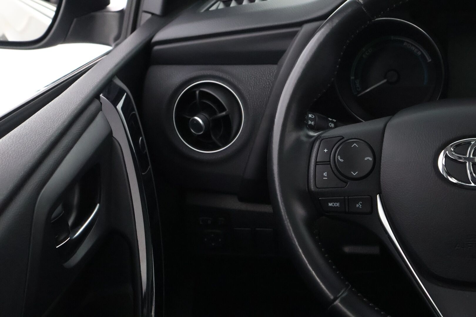 Toyota Auris 2018 1,8 Hybrid Premium Business - Suomiauto / Webasto / Lasikatto / P.Kamera / Vakkari / Keyless / Navi / Juuri tullut!