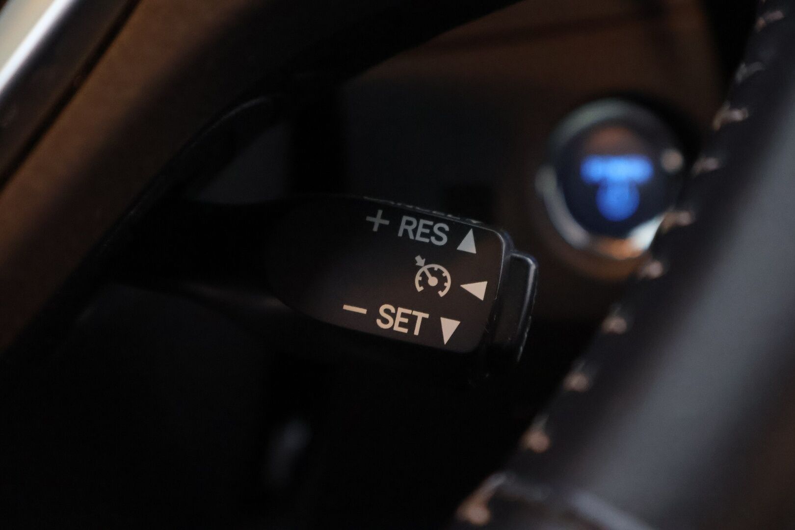 Toyota Auris 2018 1,8 Hybrid Premium Business - Suomiauto / Webasto / Lasikatto / P.Kamera / Vakkari / Keyless / Navi / Juuri tullut!
