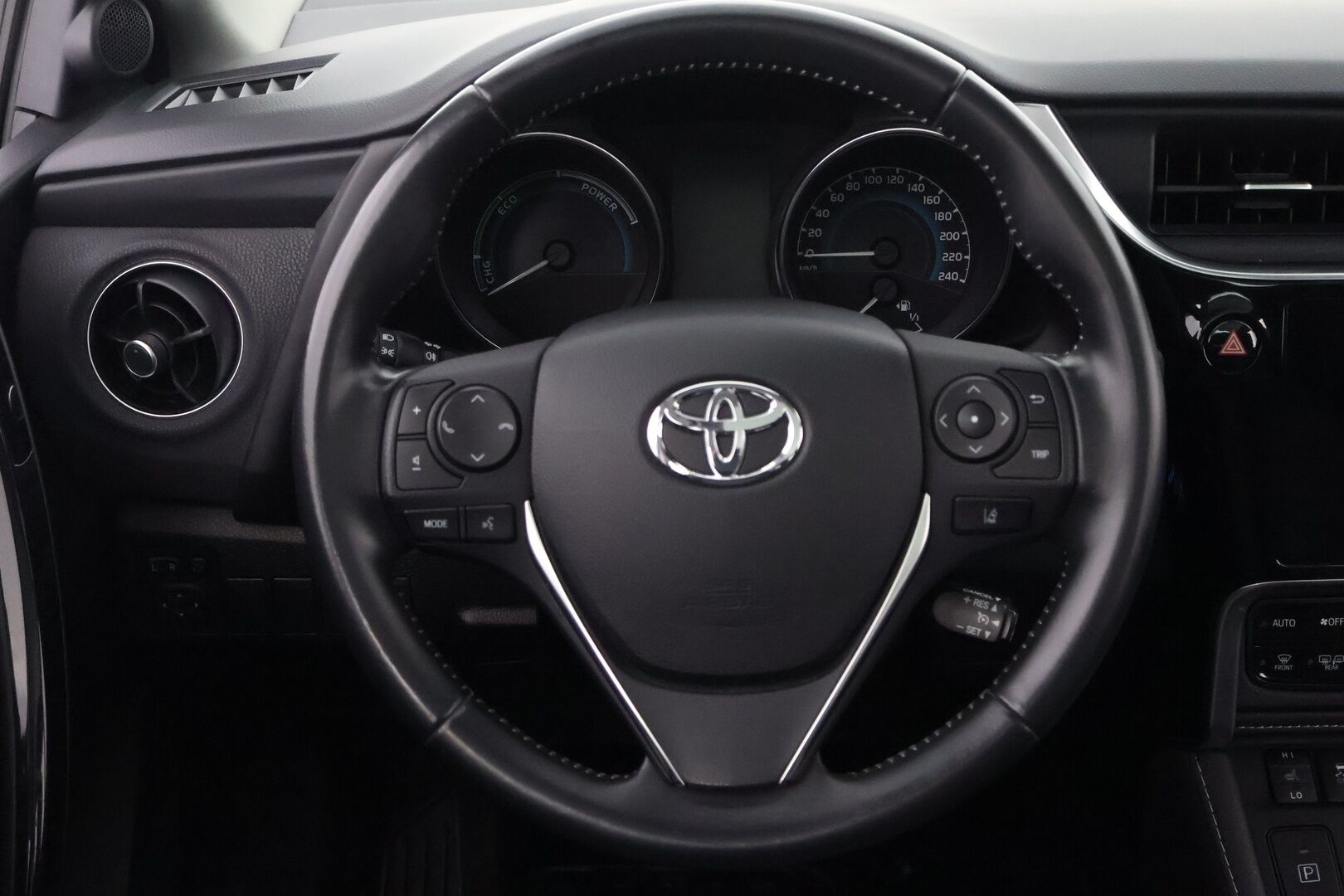 Toyota Auris 2018 1,8 Hybrid Premium Business - Suomiauto / Webasto / Lasikatto / P.Kamera / Vakkari / Keyless / Navi / Juuri tullut!