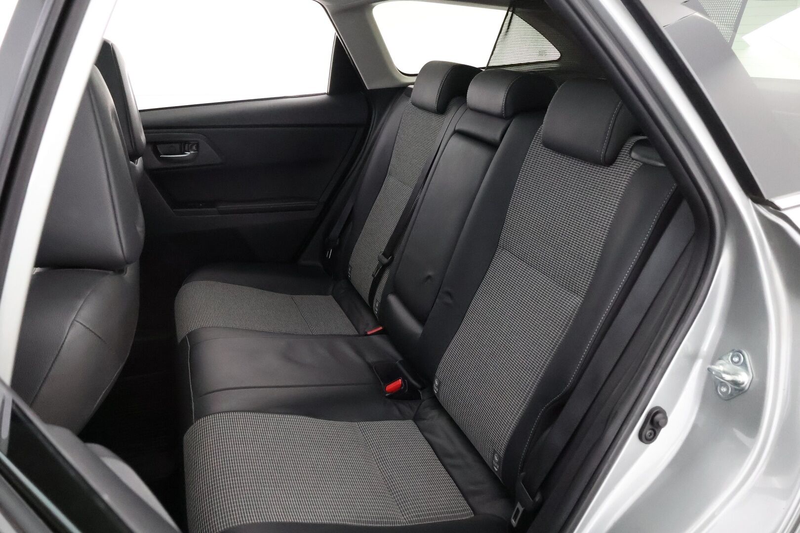 Toyota Auris 2018 1,8 Hybrid Premium Business - Suomiauto / Webasto / Lasikatto / P.Kamera / Vakkari / Keyless / Navi / Juuri tullut!