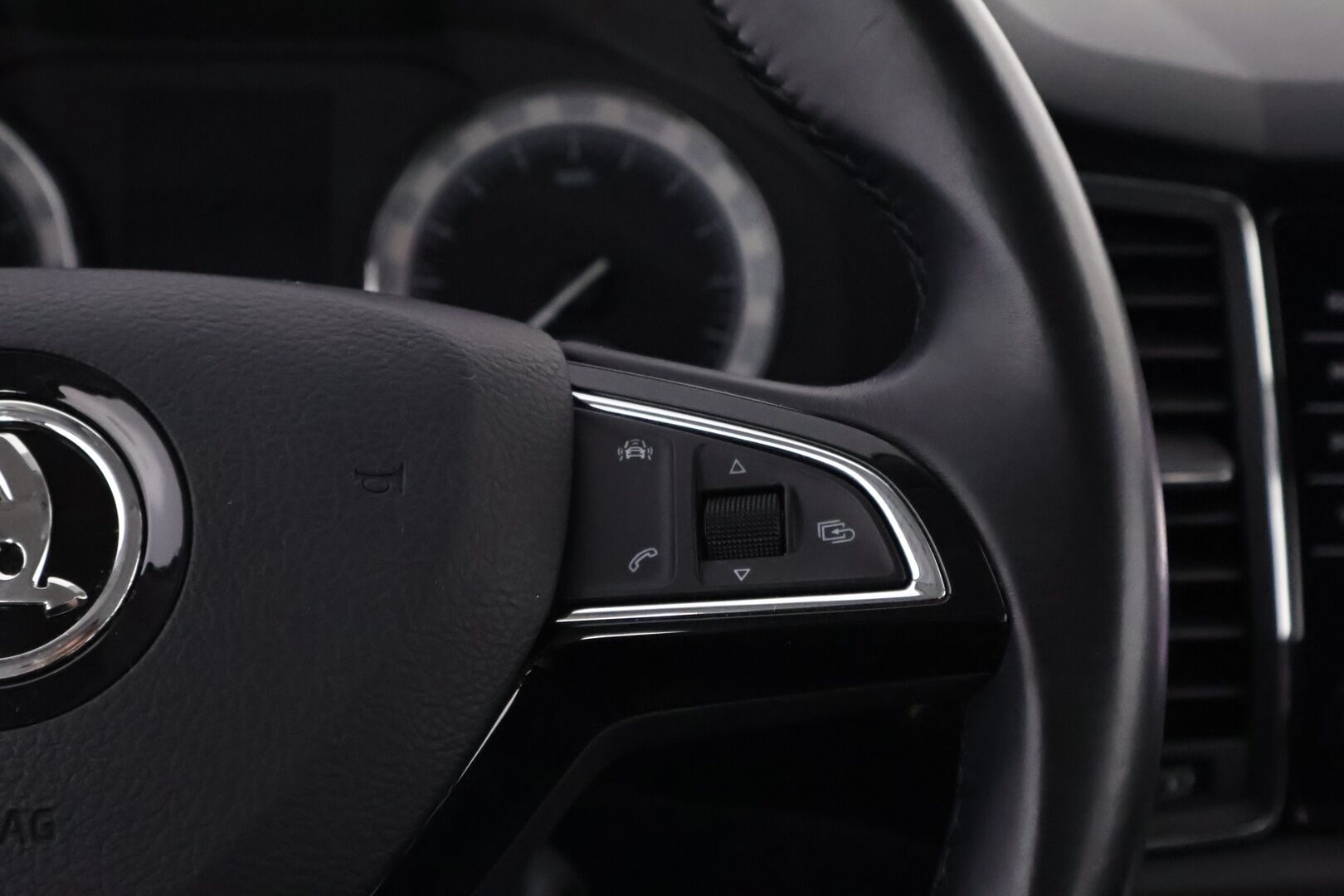 Skoda Kodiaq 2018 2,0 TDI 150 Style DSG Autom. - Webasto | Canton | Adapt.vakkari | Nahka-Alcantarat muistilla | Lämm.tuulilasi | Ratinlämmitin | Keyless | Sähköluukku | Juuri saapunut!