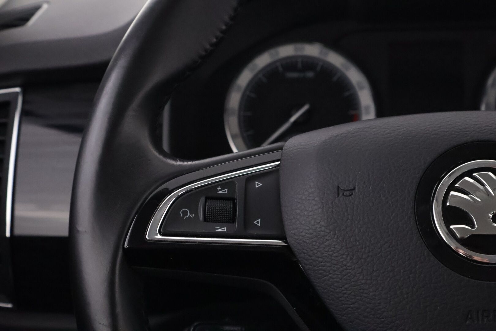Skoda Kodiaq 2018 2,0 TDI 150 Style DSG Autom. - Webasto | Canton | Adapt.vakkari | Nahka-Alcantarat muistilla | Lämm.tuulilasi | Ratinlämmitin | Keyless | Sähköluukku | Juuri saapunut!