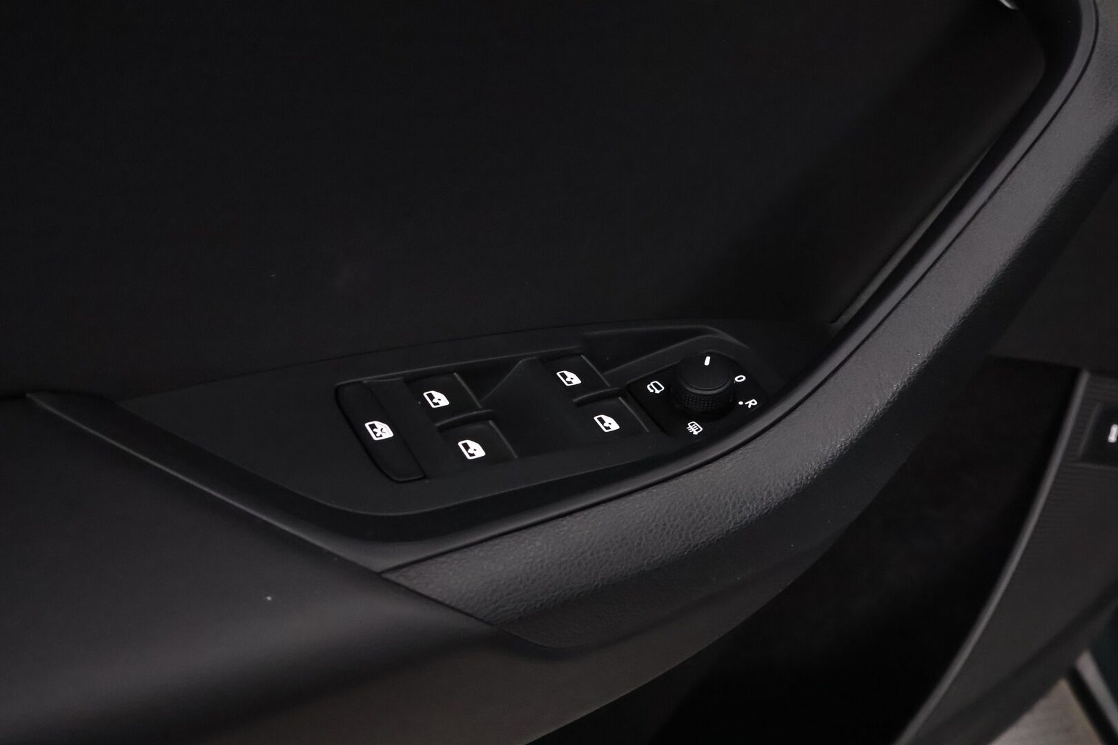 Skoda Kodiaq 2018 2,0 TDI 150 Style DSG Autom. - Webasto | Canton | Adapt.vakkari | Nahka-Alcantarat muistilla | Lämm.tuulilasi | Ratinlämmitin | Keyless | Sähköluukku | Juuri saapunut!