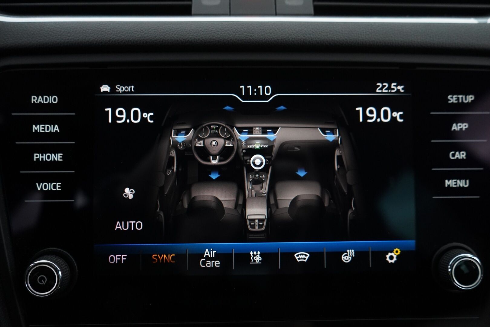 Skoda Octavia 2018 2.0 TDI Combi 184 4x4 RS DSG Aut *Webasto + kauko / ACC / Koukku / Kamera / Keyless / Blis / Sähkökontti / Tutkat* - Suomi-auto / Kahdet renkaat alumiinivantein / Juuri huollettu / Jakopää 2024 / Seuraava katsastus vasta 5/27