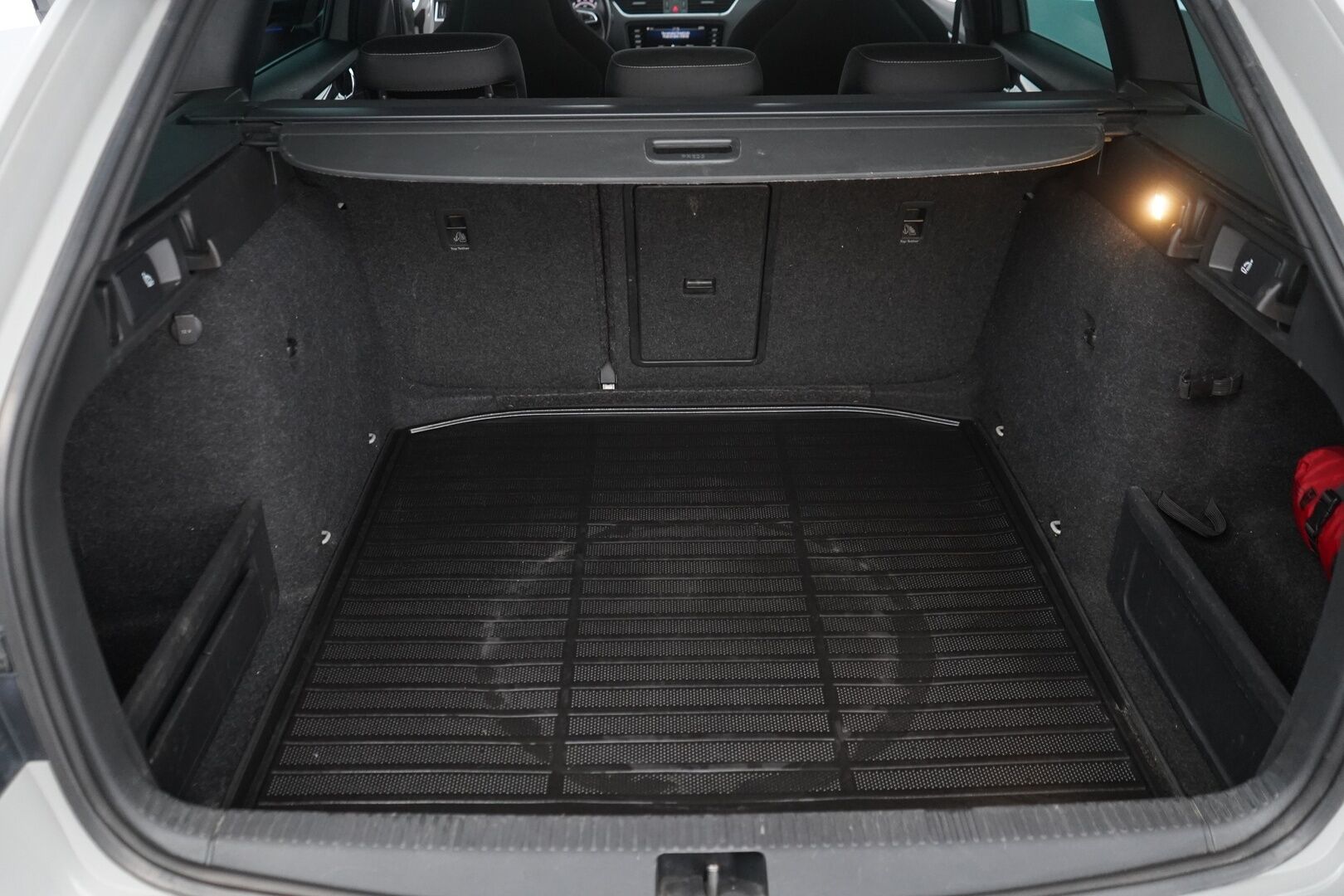 Skoda Octavia 2018 2.0 TDI Combi 184 4x4 RS DSG Aut *Webasto + kauko / ACC / Koukku / Kamera / Keyless / Blis / Sähkökontti / Tutkat* - Suomi-auto / Kahdet renkaat alumiinivantein / Juuri huollettu / Jakopää 2024 / Seuraava katsastus vasta 5/27