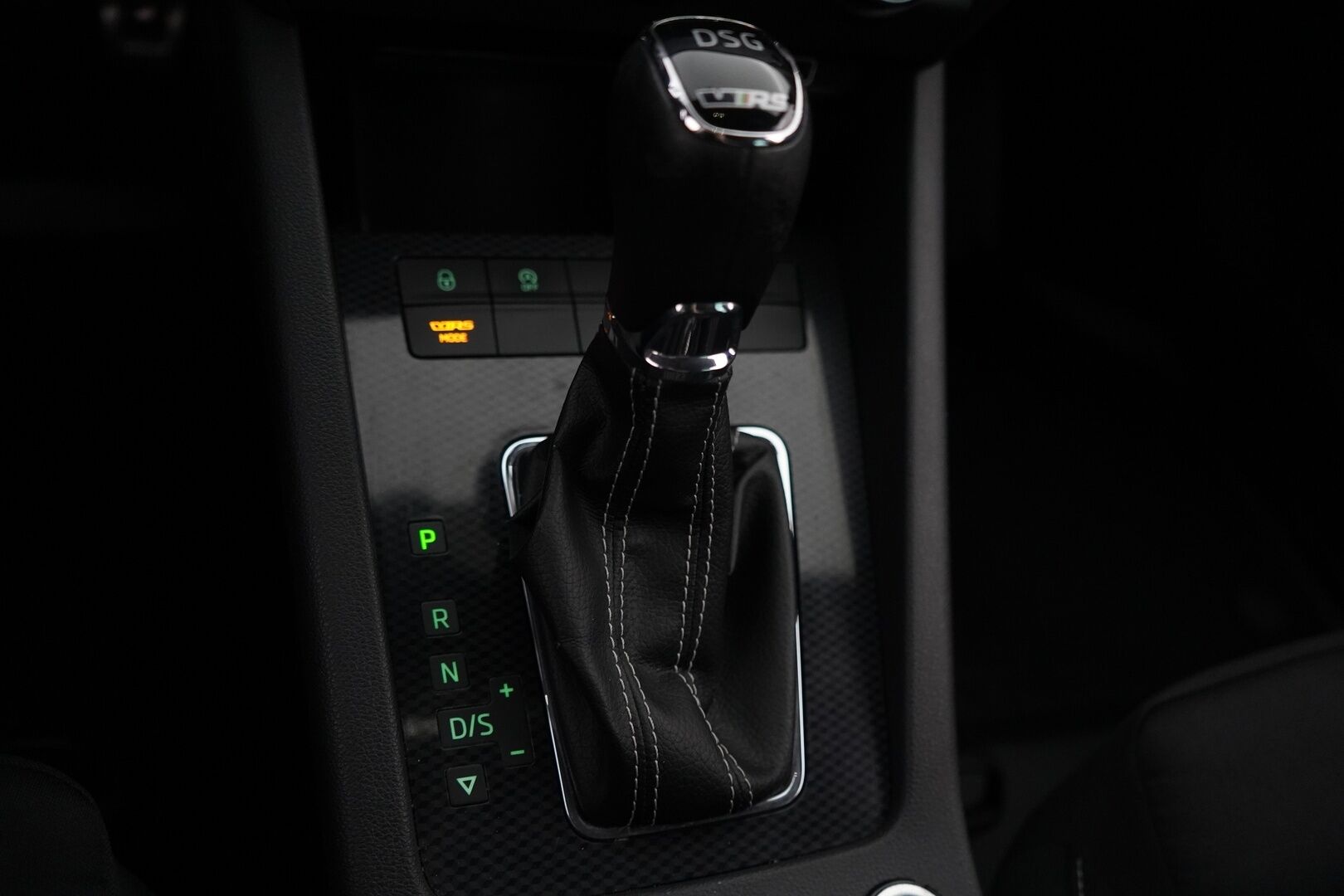 Skoda Octavia 2018 2.0 TDI Combi 184 4x4 RS DSG Aut *Webasto + kauko / ACC / Koukku / Kamera / Keyless / Blis / Sähkökontti / Tutkat* - Suomi-auto / Kahdet renkaat alumiinivantein / Juuri huollettu / Jakopää 2024 / Seuraava katsastus vasta 5/27