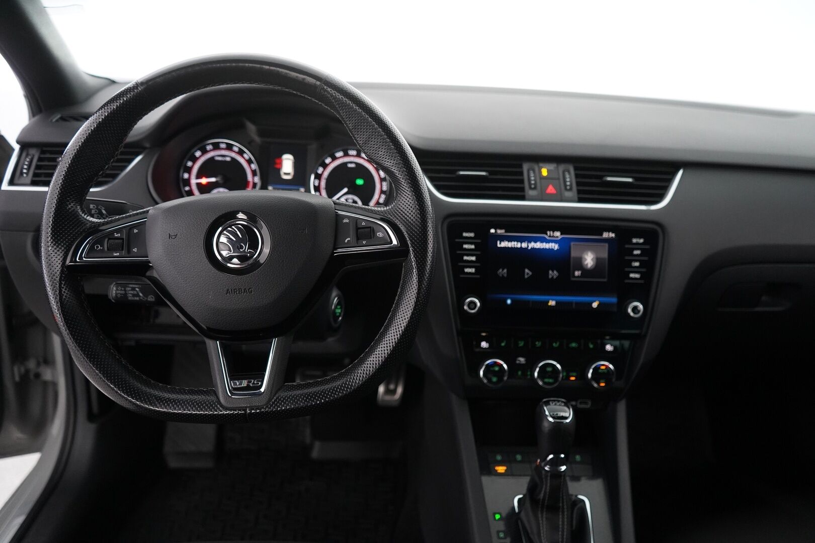 Skoda Octavia 2018 2.0 TDI Combi 184 4x4 RS DSG Aut *Webasto + kauko / ACC / Koukku / Kamera / Keyless / Blis / Sähkökontti / Tutkat* - Suomi-auto / Kahdet renkaat alumiinivantein / Juuri huollettu / Jakopää 2024 / Seuraava katsastus vasta 5/27