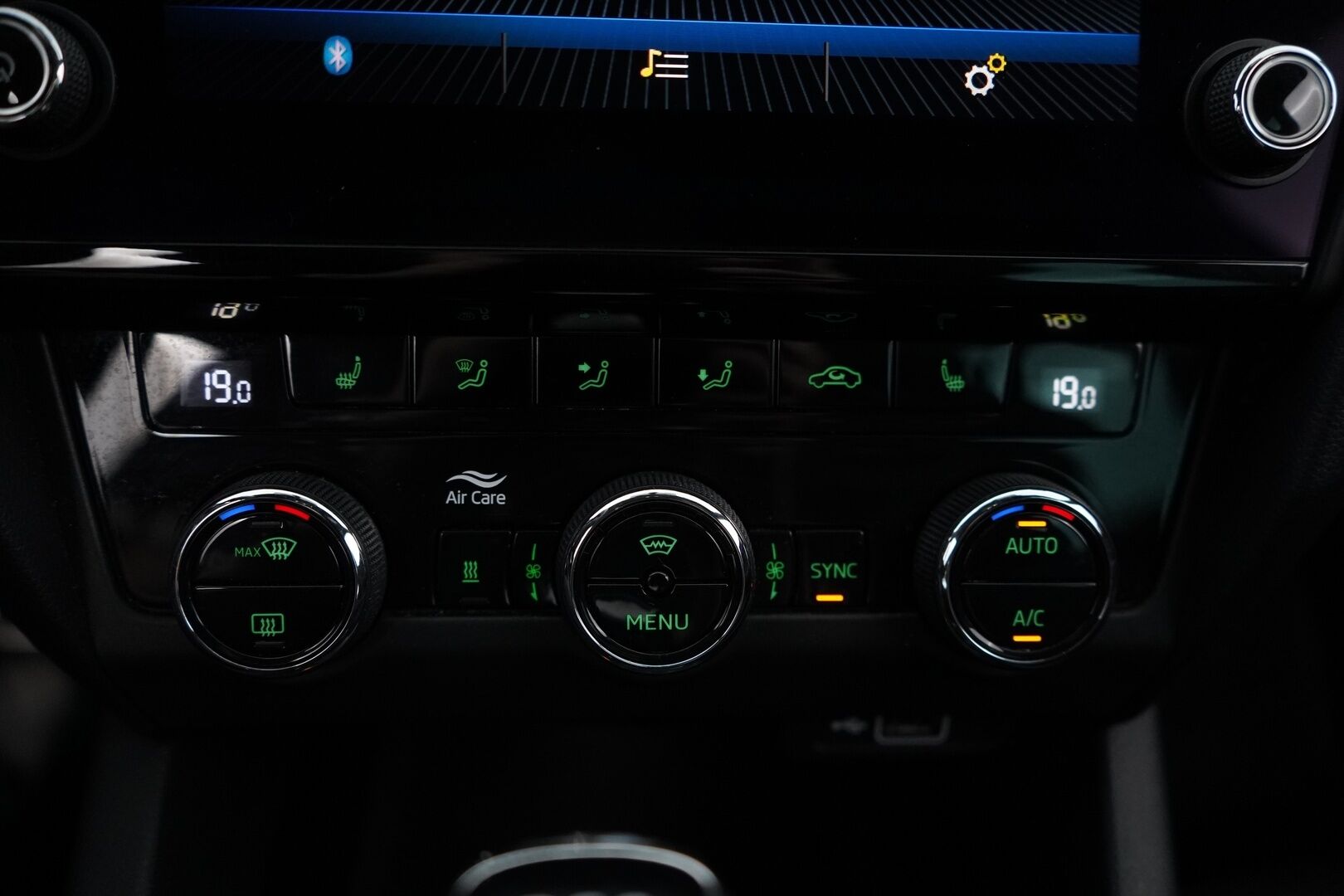 Skoda Octavia 2018 2.0 TDI Combi 184 4x4 RS DSG Aut *Webasto + kauko / ACC / Koukku / Kamera / Keyless / Blis / Sähkökontti / Tutkat* - Suomi-auto / Kahdet renkaat alumiinivantein / Juuri huollettu / Jakopää 2024 / Seuraava katsastus vasta 5/27